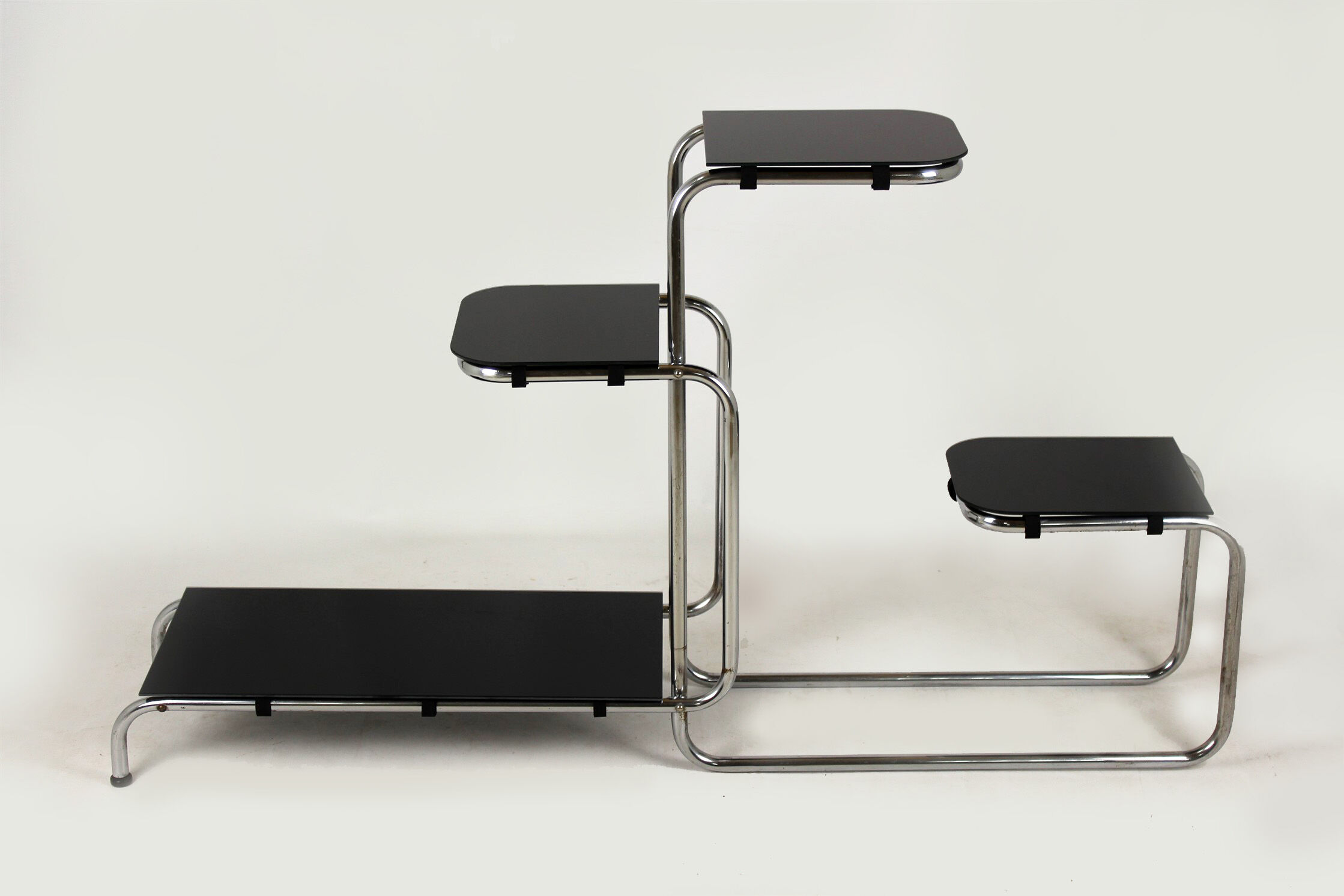 Bauhaus chromed tubular steel shelf, 1940s