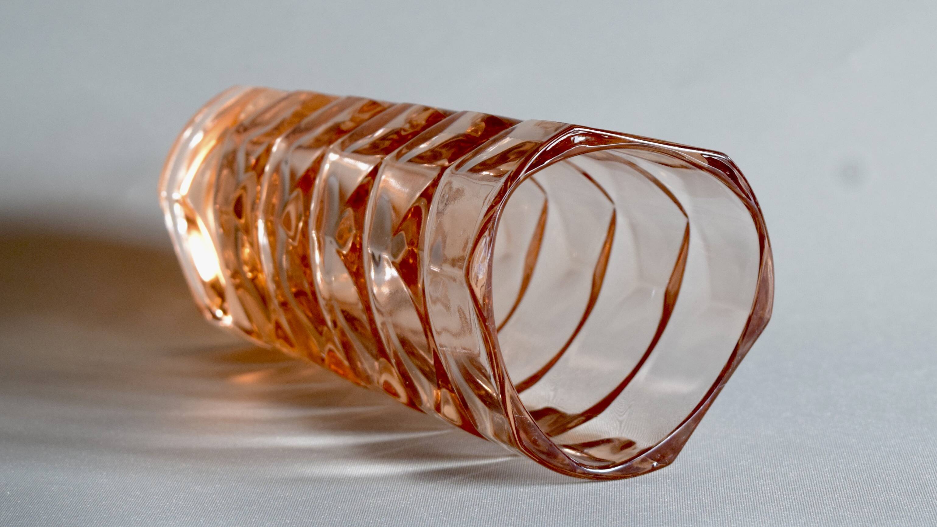 Luminarc - Small vintage depression pink Windsor vase