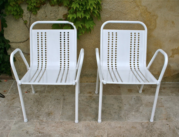 Pair of vintage metal armchairs for the outdoors