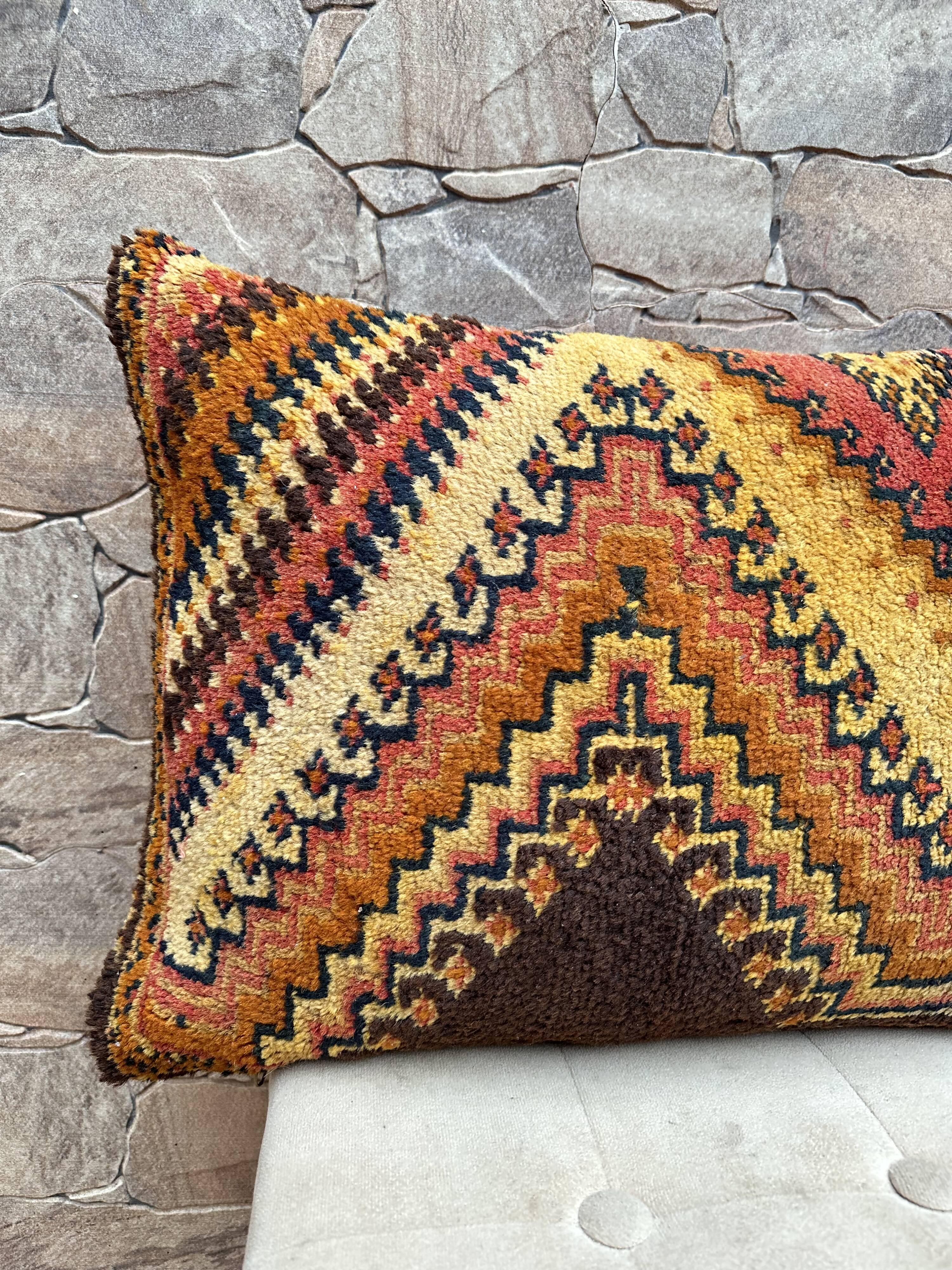 Vintage Berber Kilim cushion cover: Moroccan wool cushion
