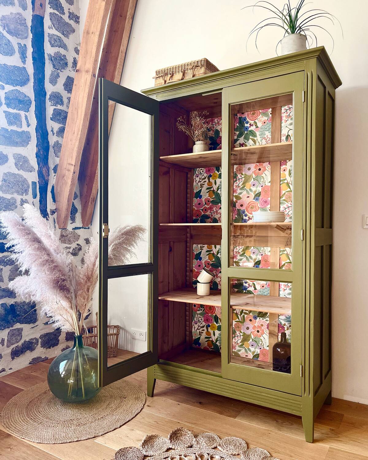Parisian showcase cabinet