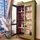 Armoire vitrine parisienne