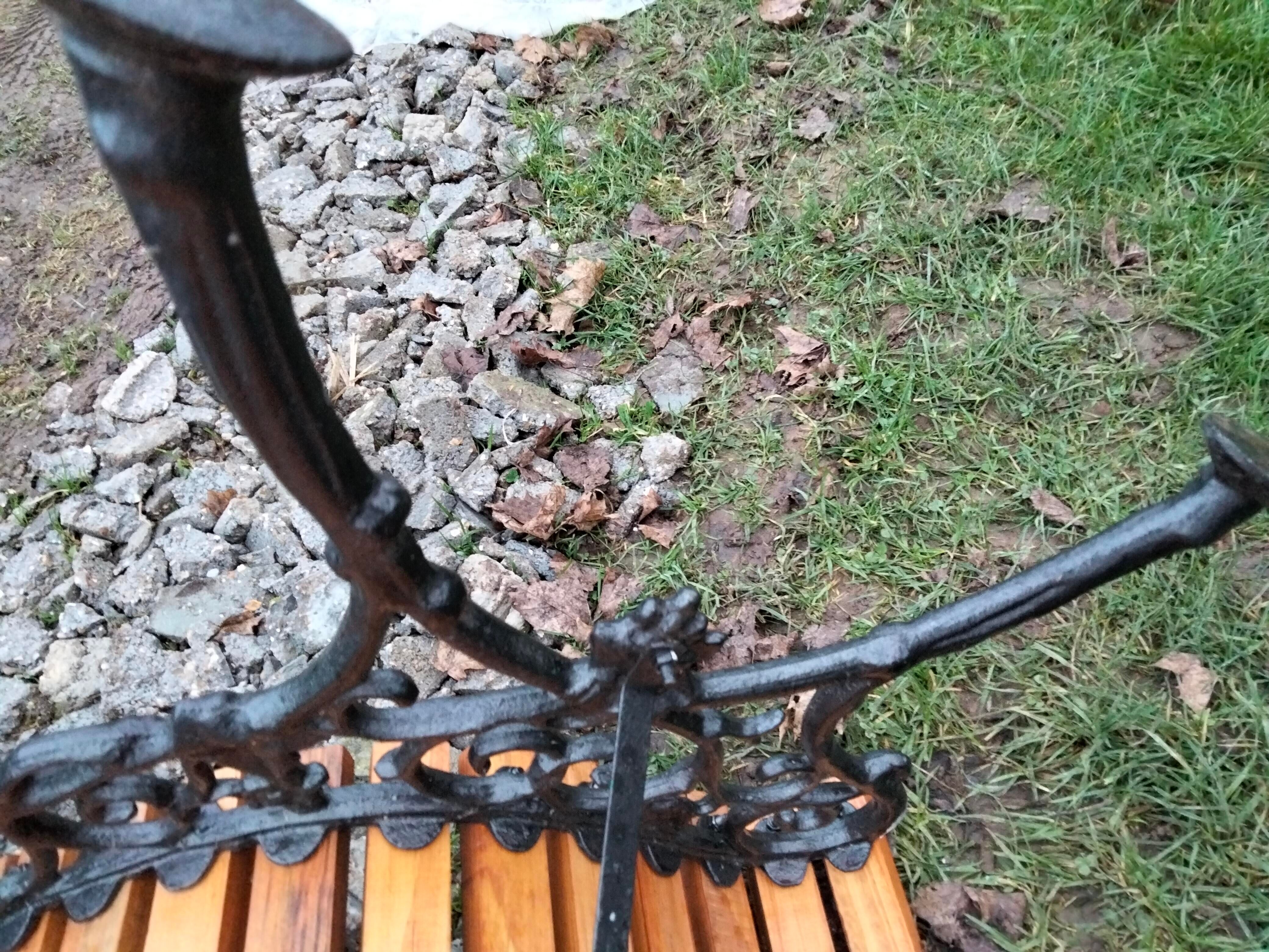 Old garden bench with vintage cast iron legs xxeme