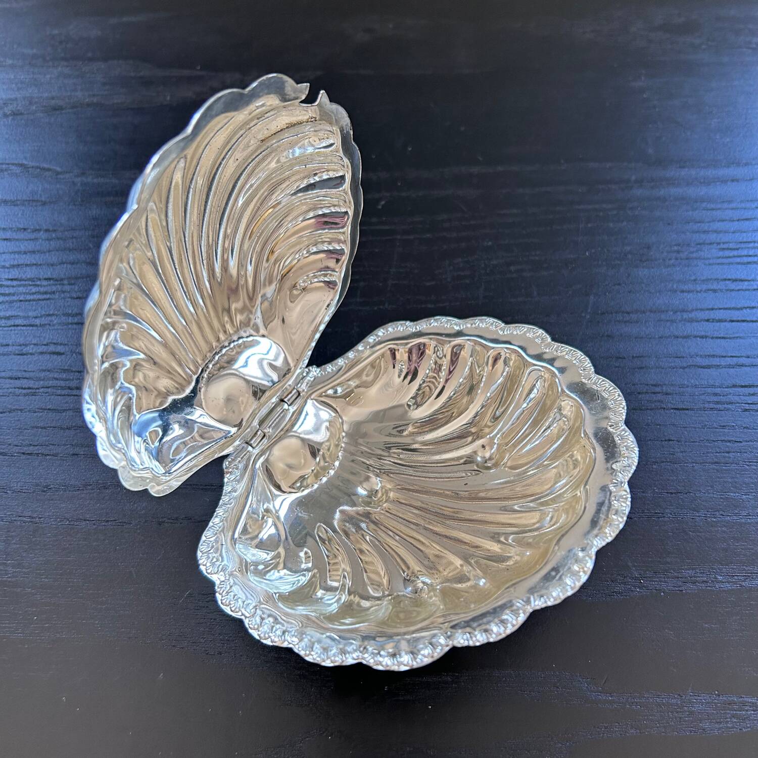 Silver-plated metal shell butter dish