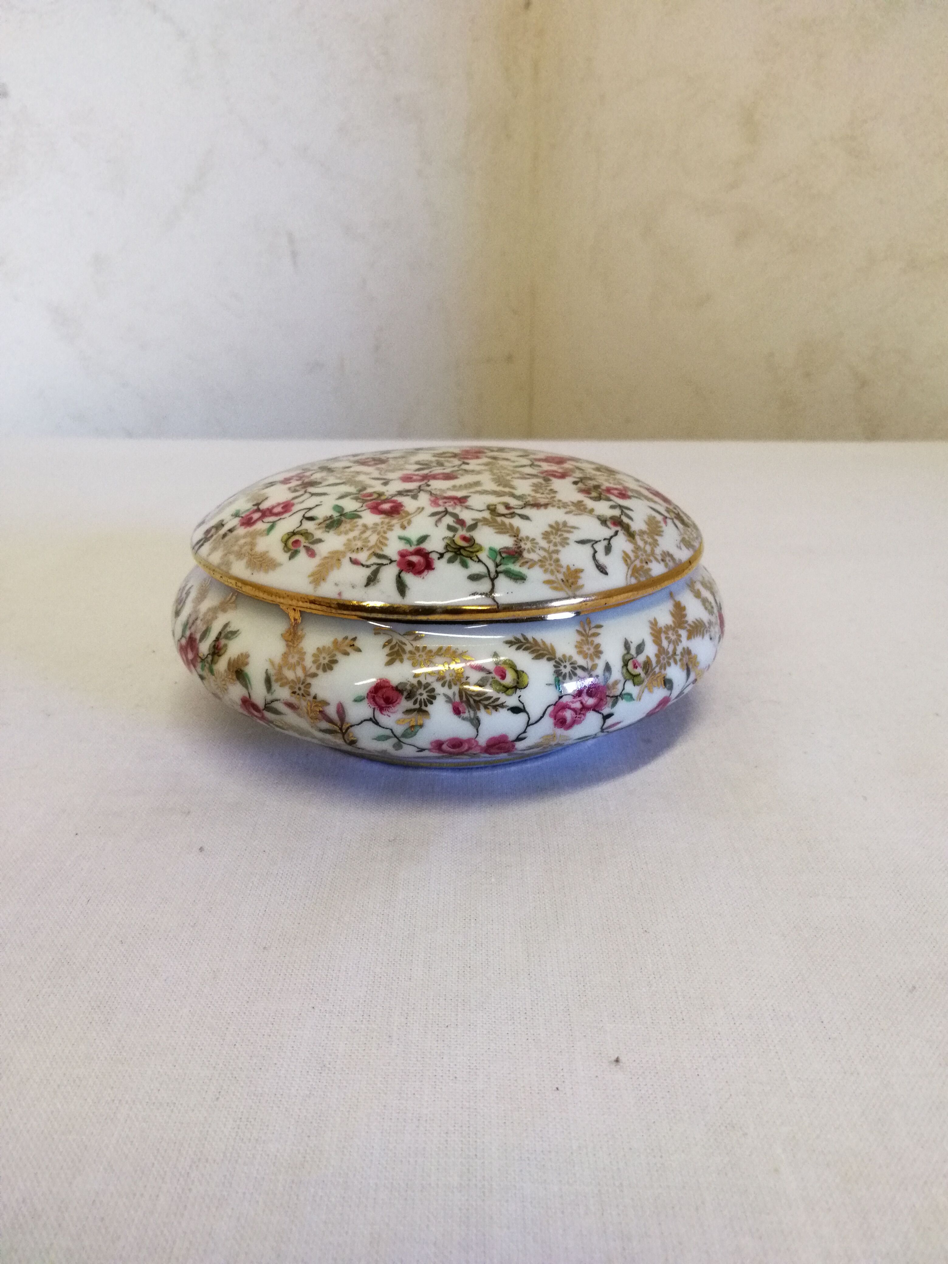 Porcelain bonbonnière F. Mr Limoges