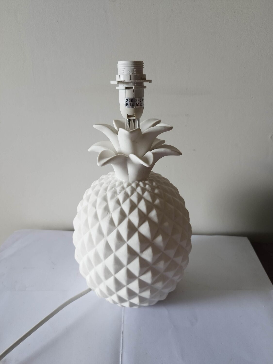 Pineapple lamp in white biscuit