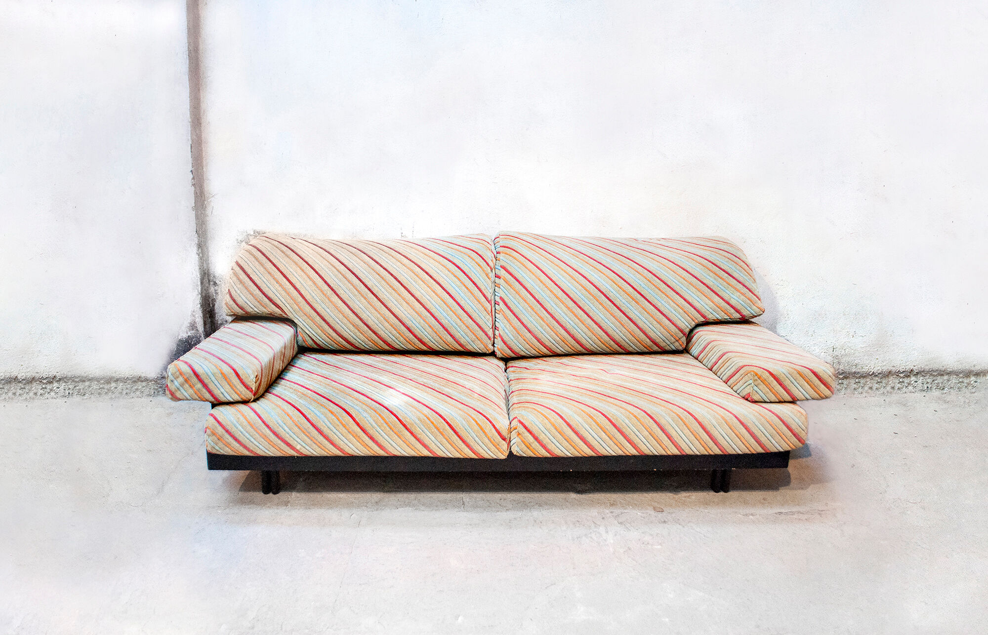 Sofa by Giovanni Offredi for Saporiti, with Missoni Italia fabric from the 1970s