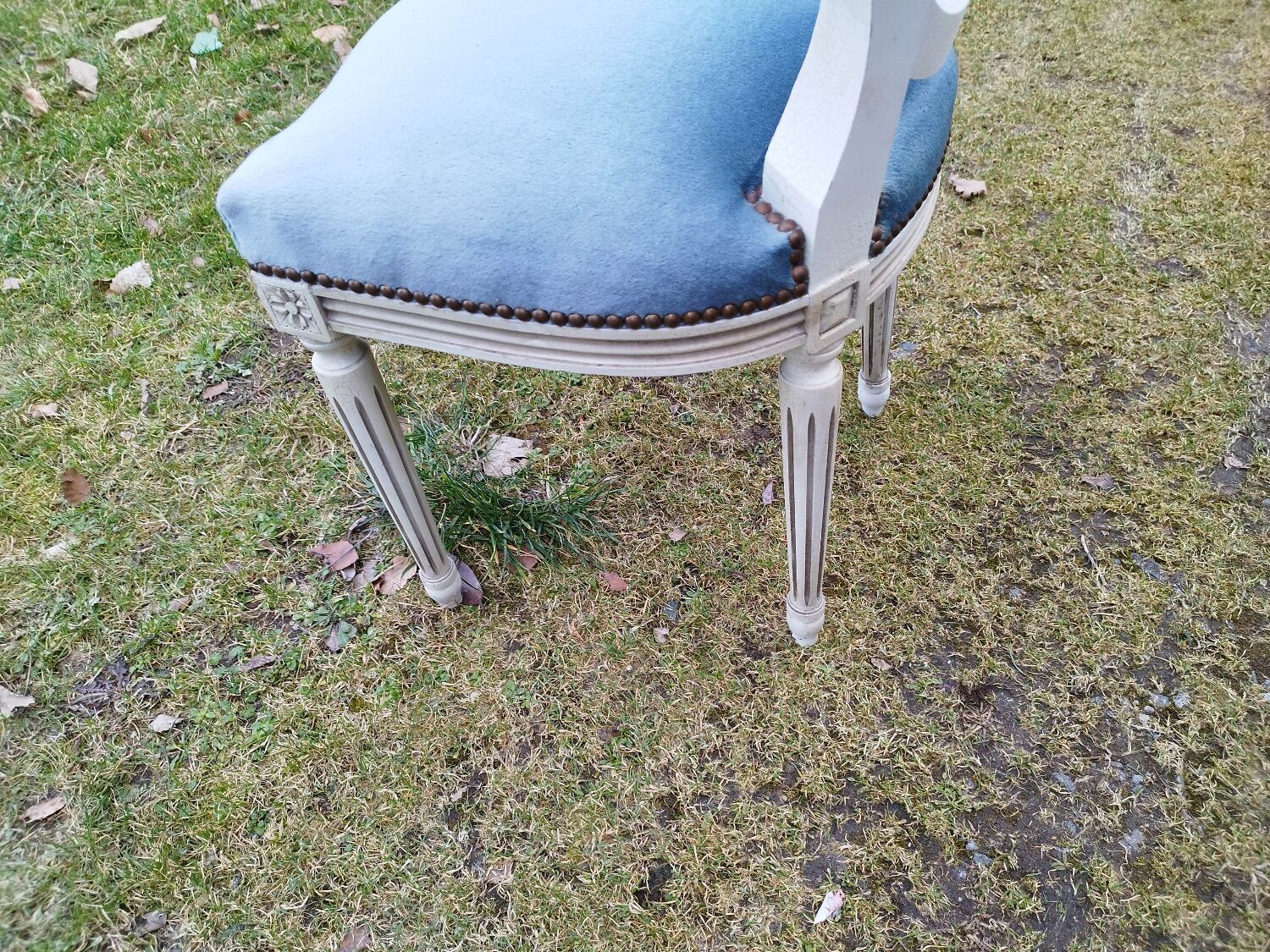 Chair Medallion velvet blue patina white Louis XVI