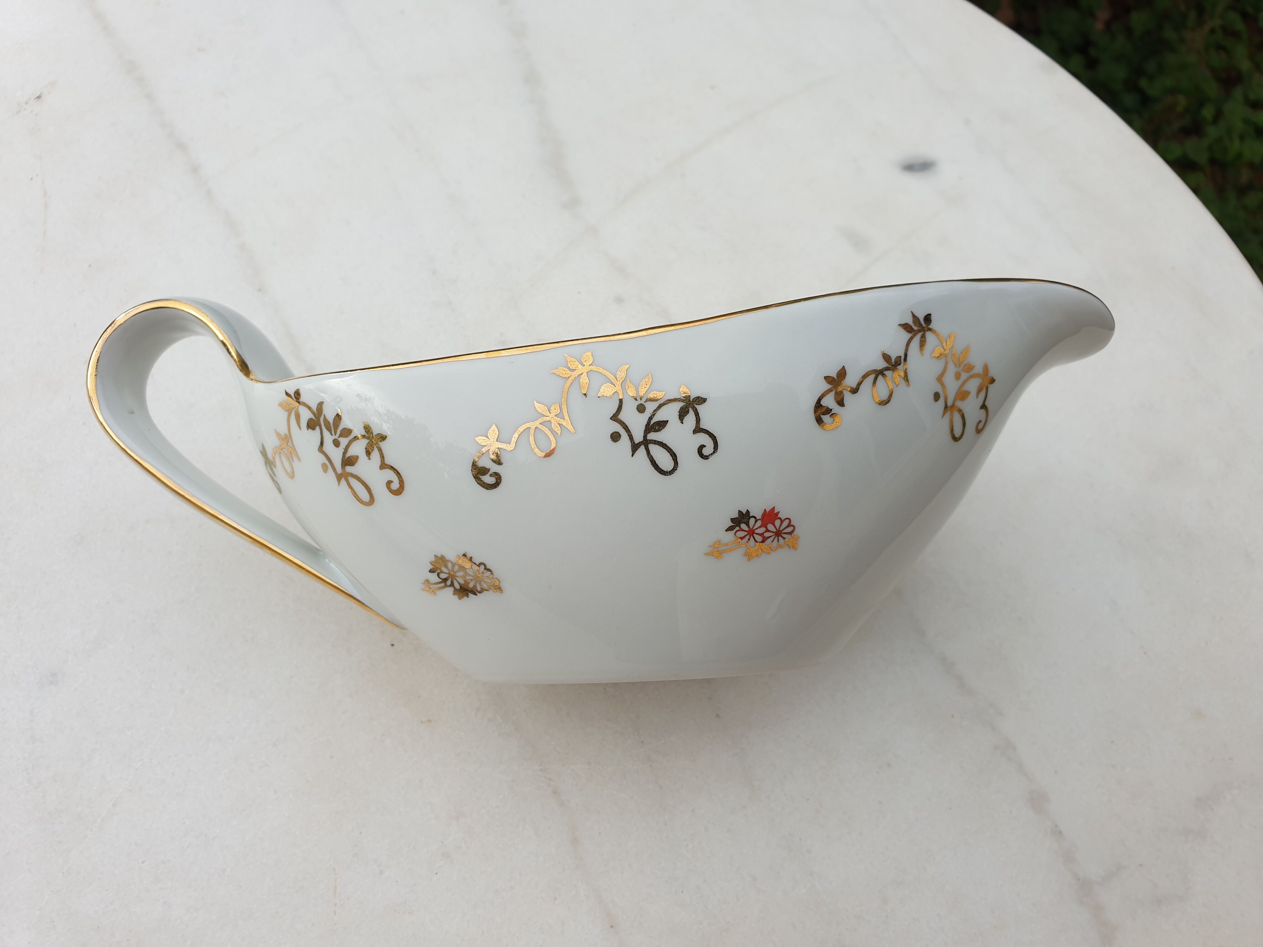 Serving dishes and soup bowl in luxury porcelain of the compagnie nationale