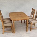 Danish dinning set of table and four chairs in oak and wool.