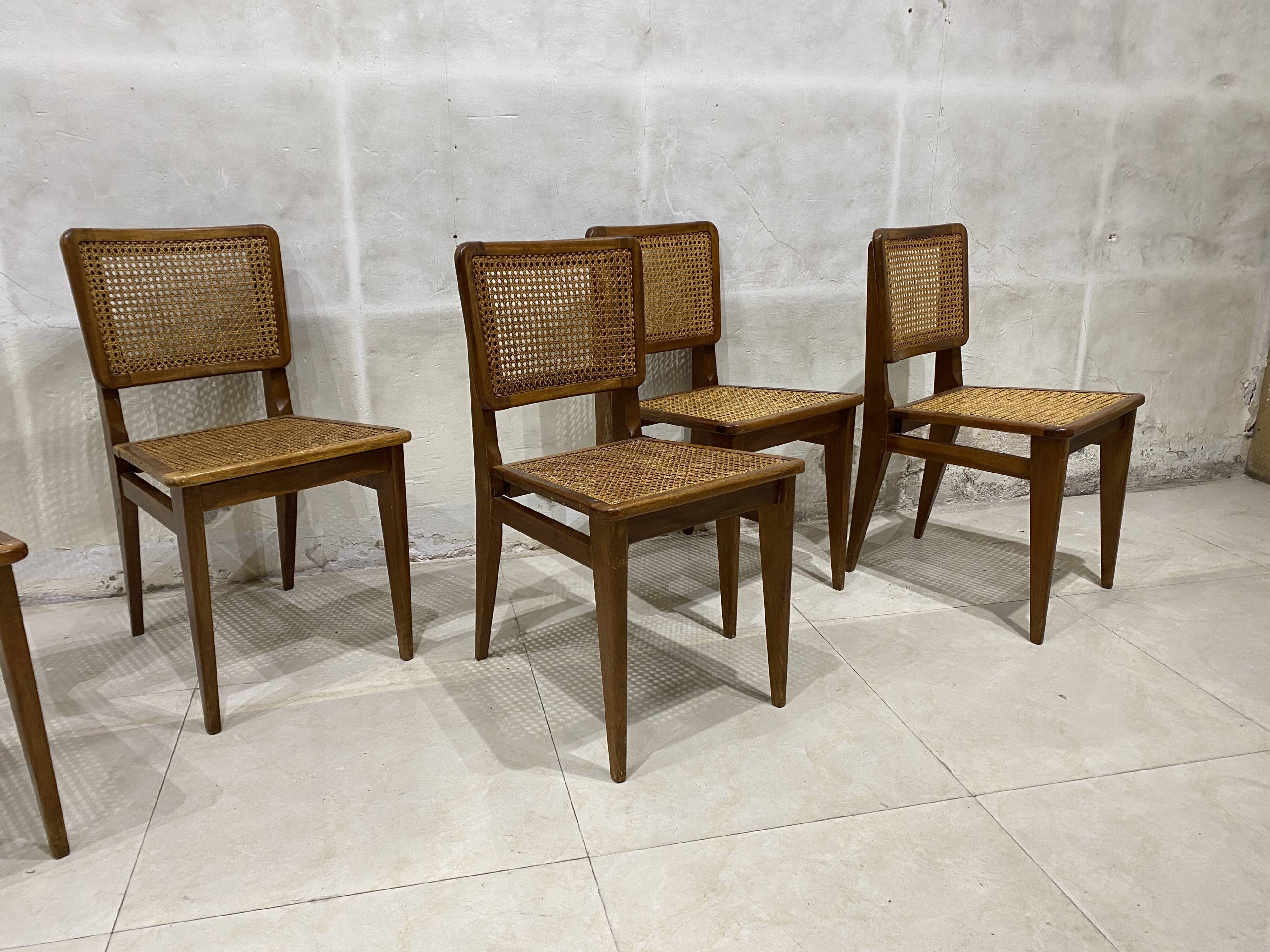 Série de six chaises cannées