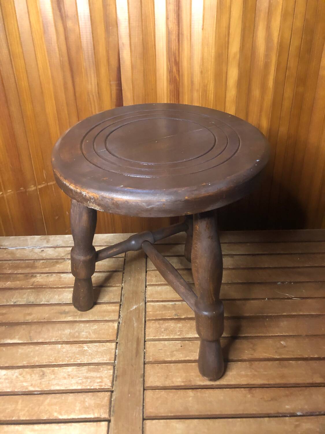 Vintage turned wood tripod milking stool #a579