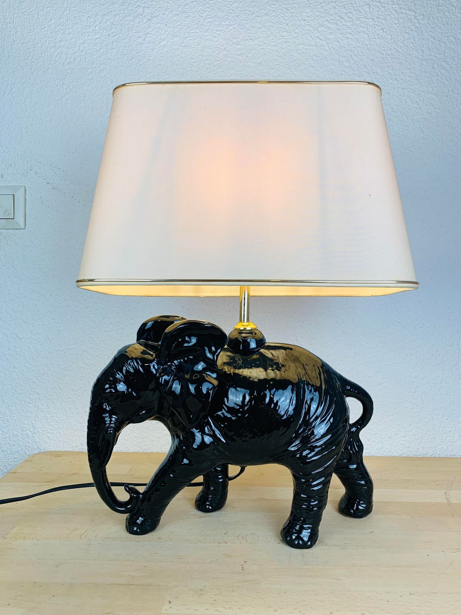 Black ceramic elephant lamp jungle style