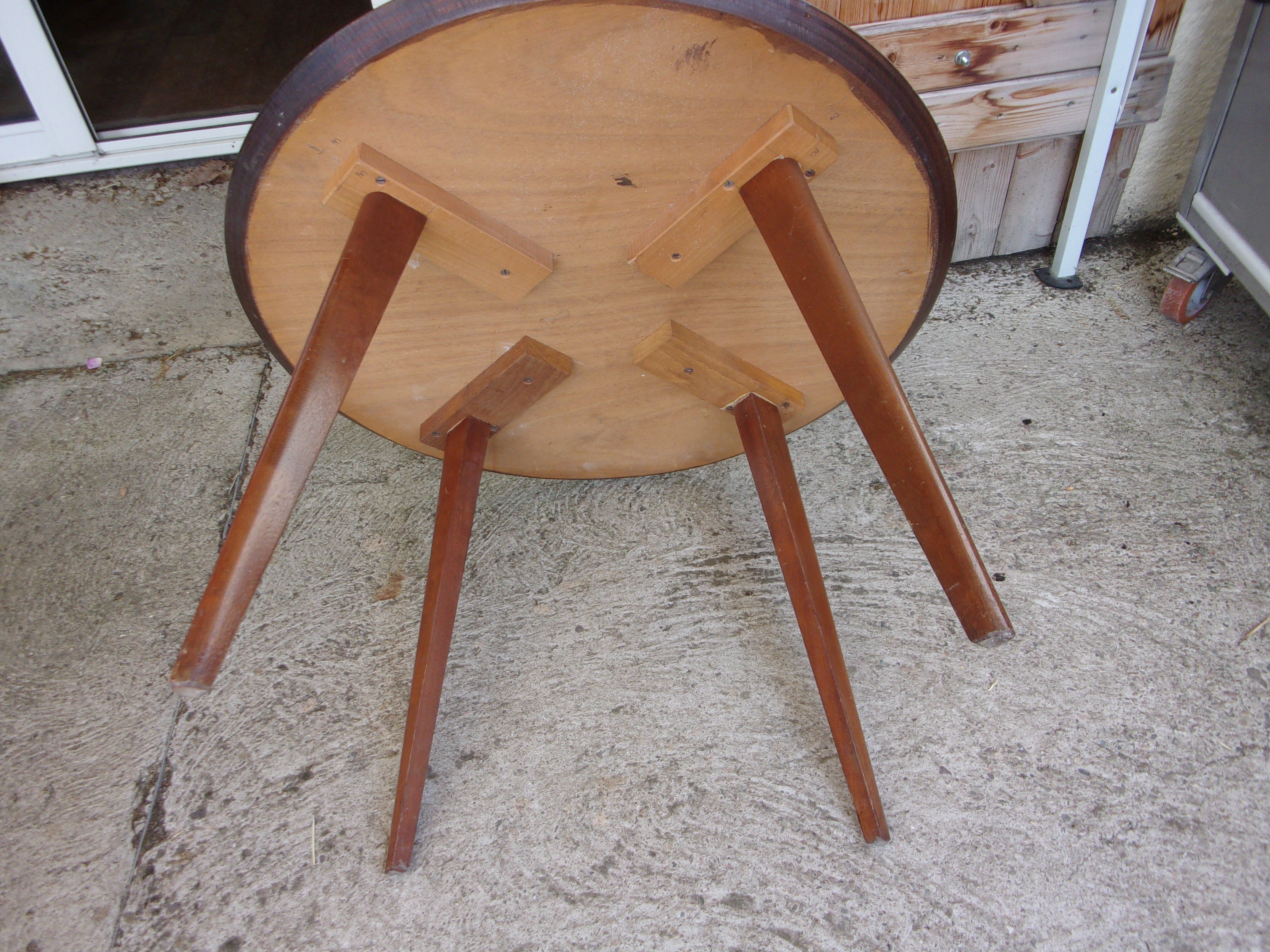 Wood round coffee table 1950/1960