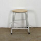 Score NL stool with beech seat