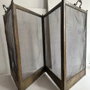 Antique brass and iron mesh spark guard with 4 panels – Early 20th century