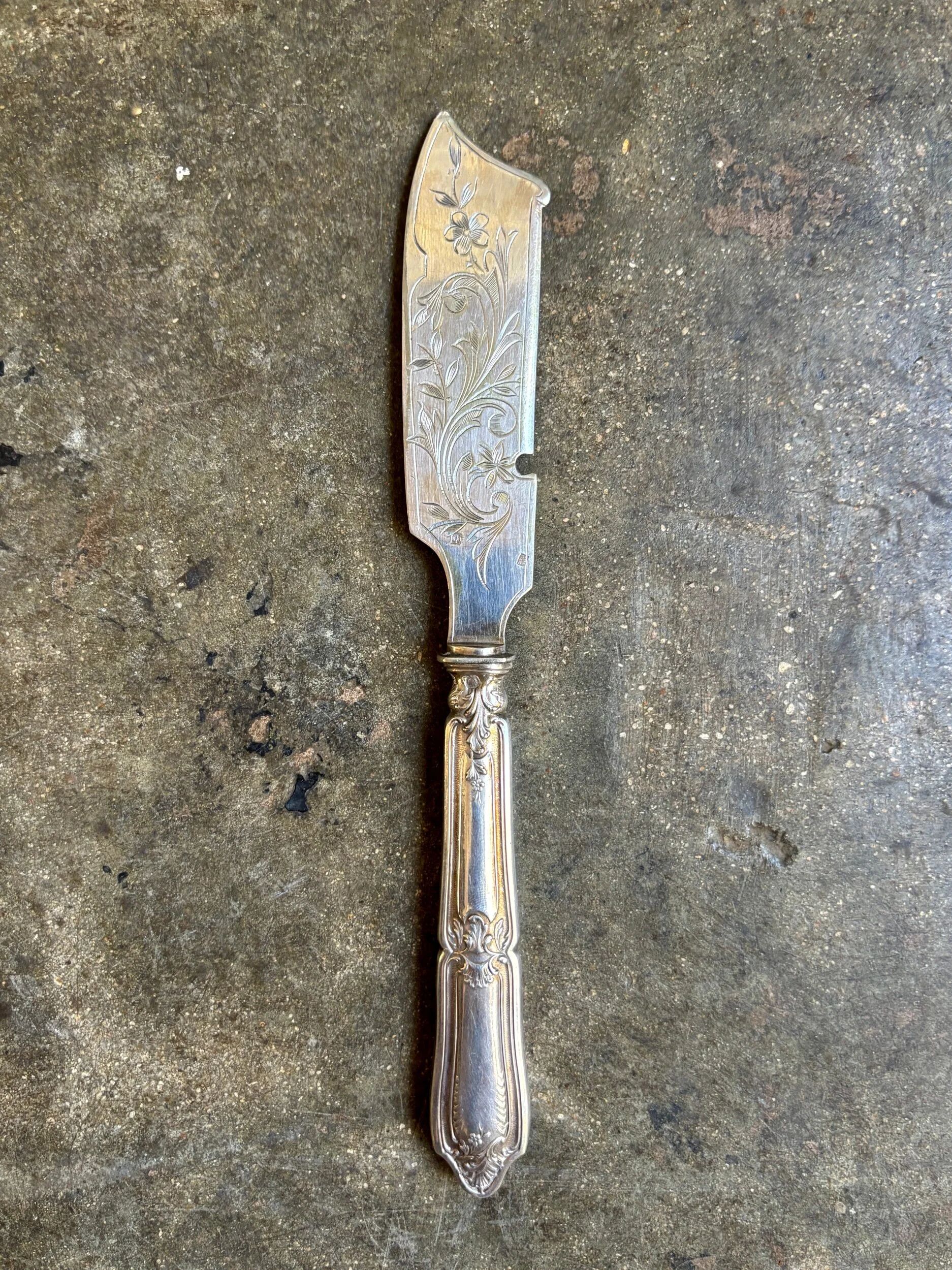 Couteau à mignardise, couvert de service en argent
