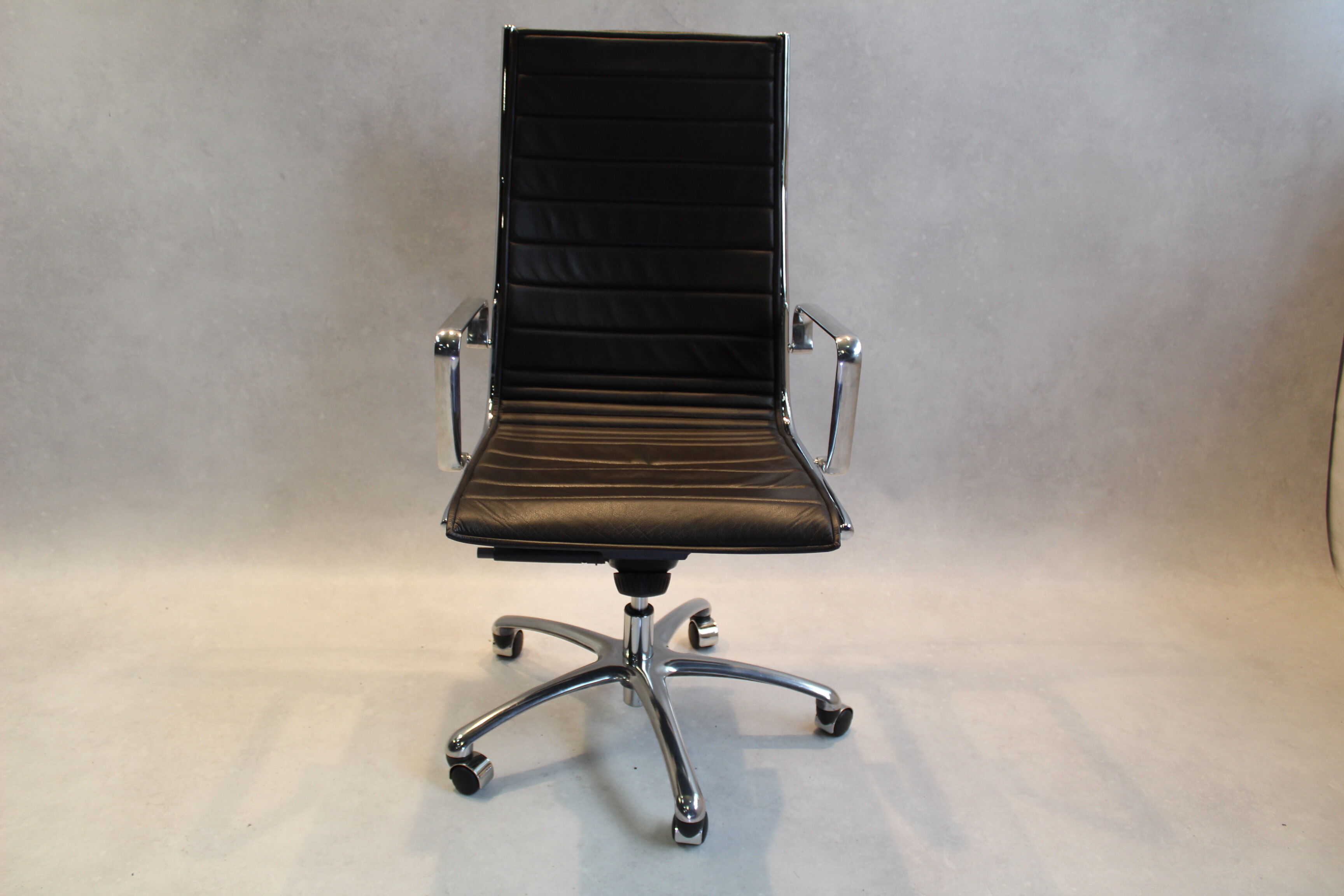 Leather and chrome office chair Luxy edition