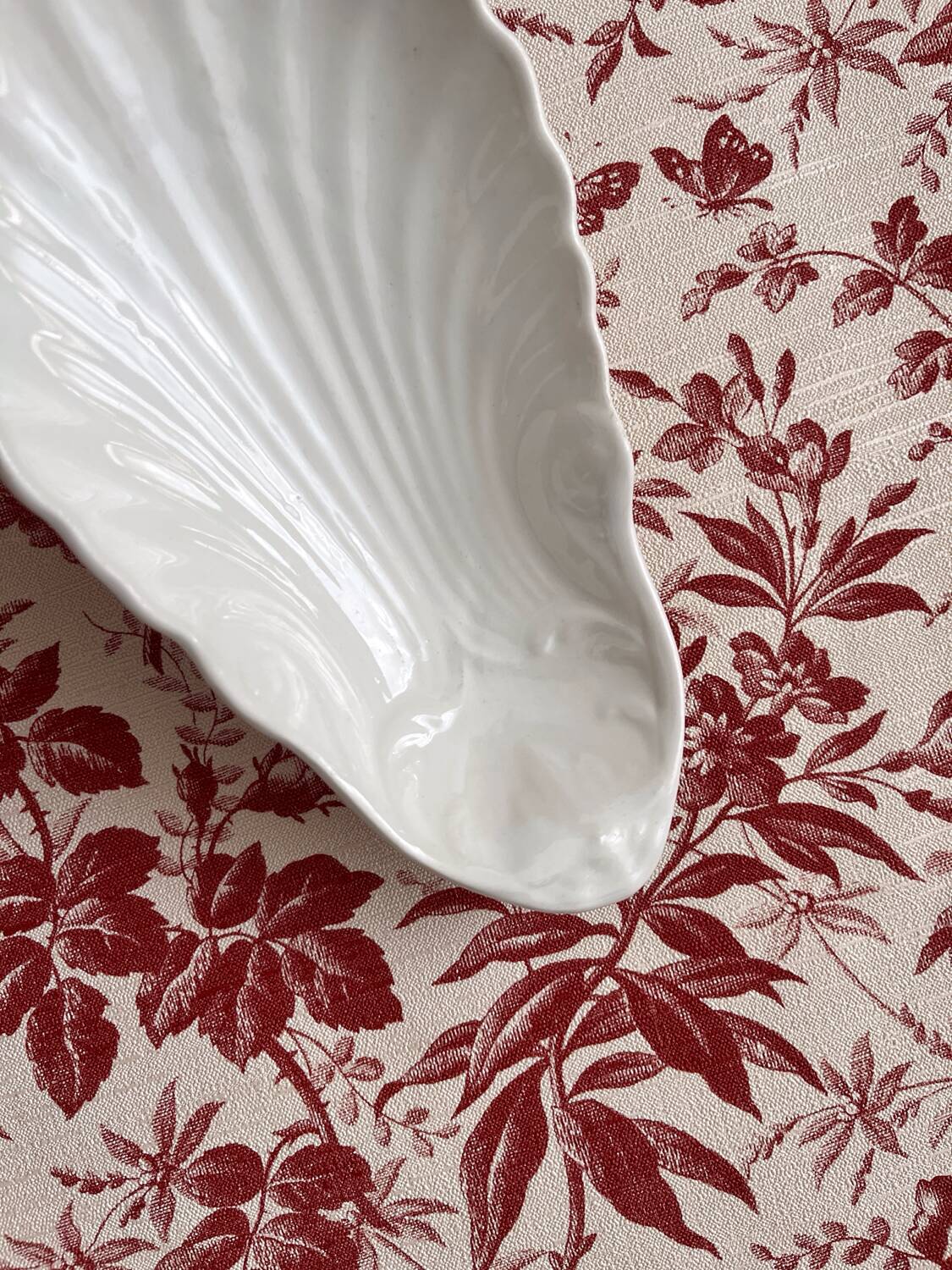 Ravier ramequin coquillage en porcelaine ancienne