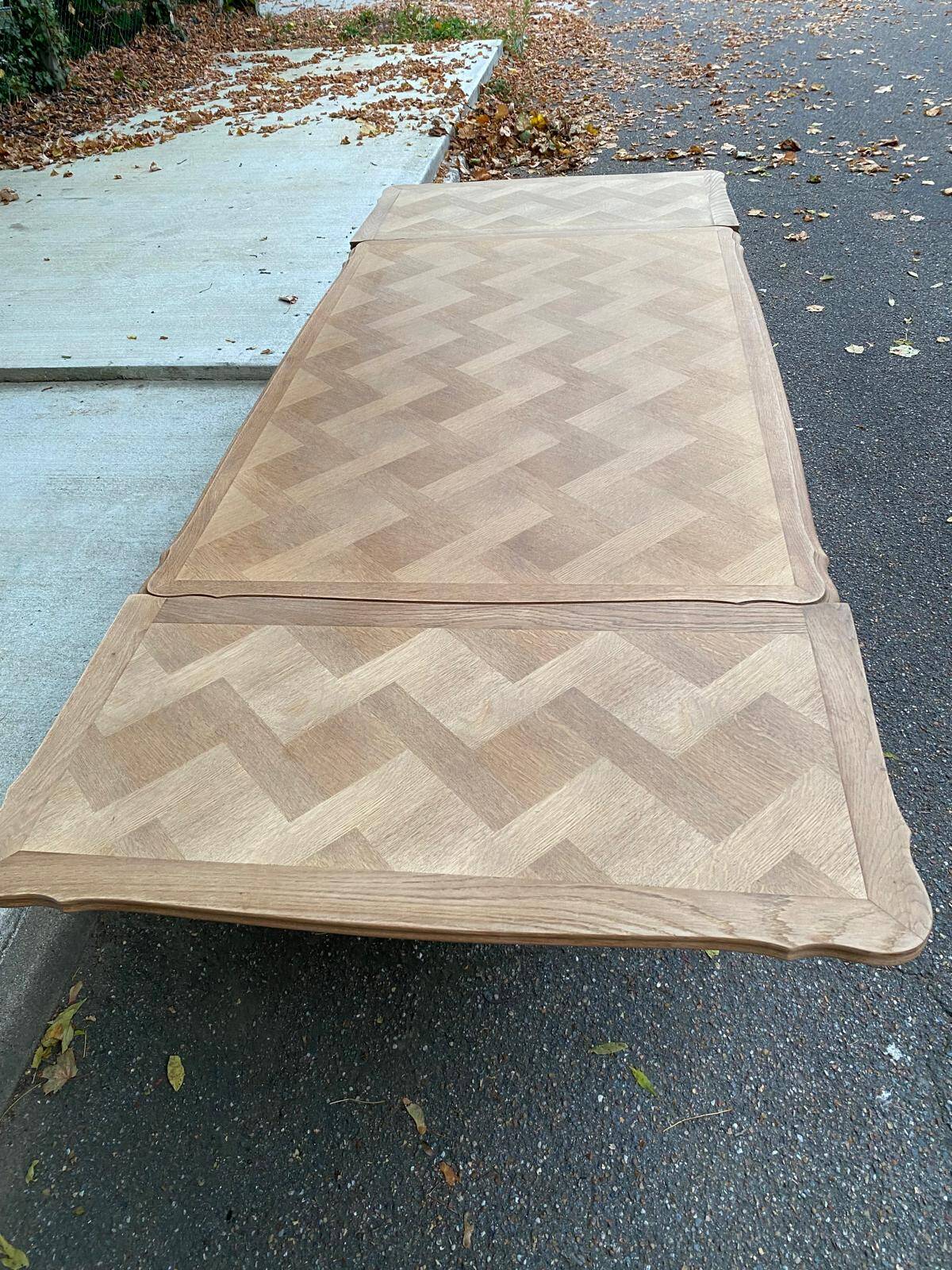 Louis XV extendable dining table, 20th century, renovated in solid oak, 245cm