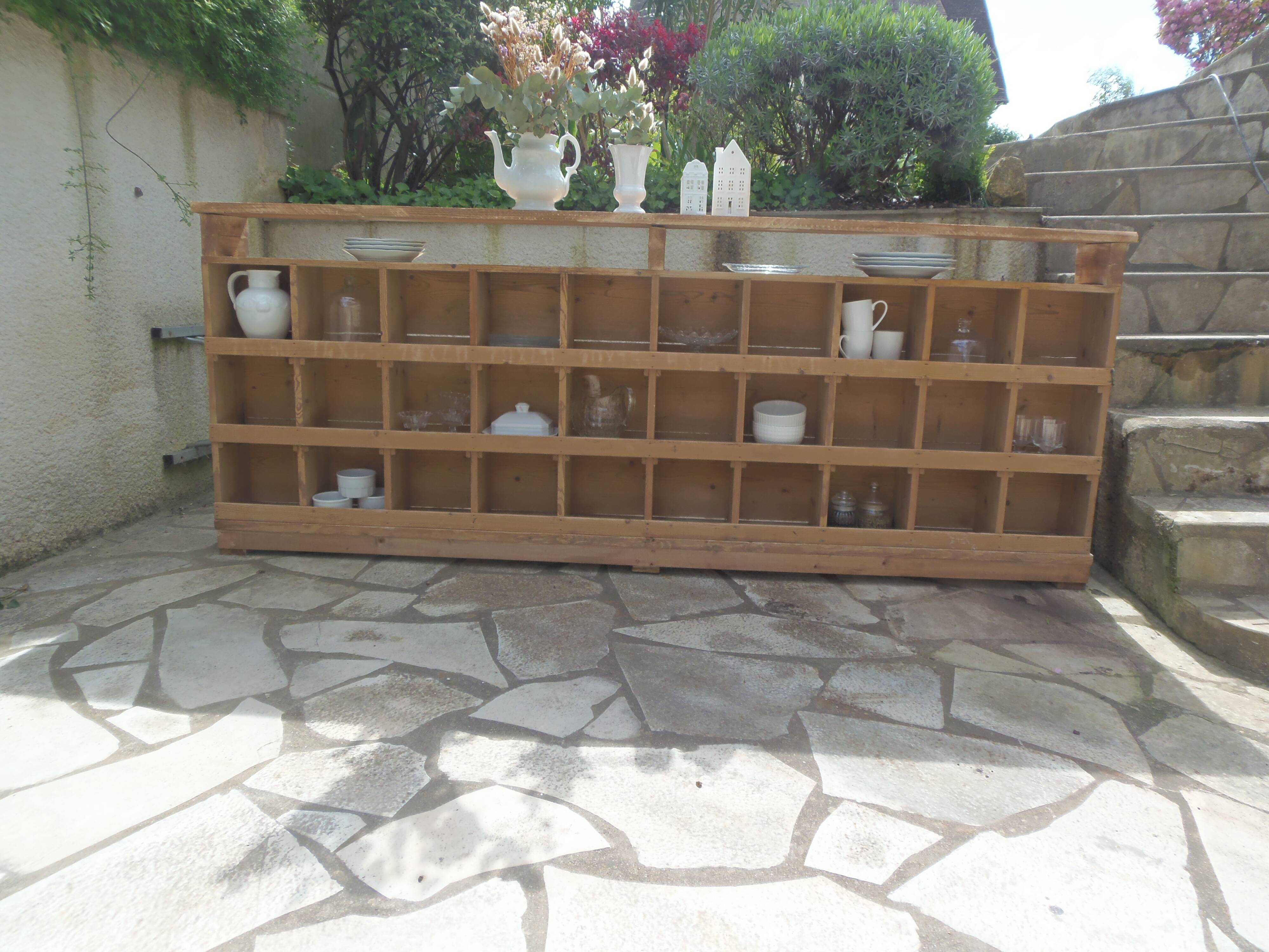 Vintage pitch pine furniture, 30 lockers, 1 niche.