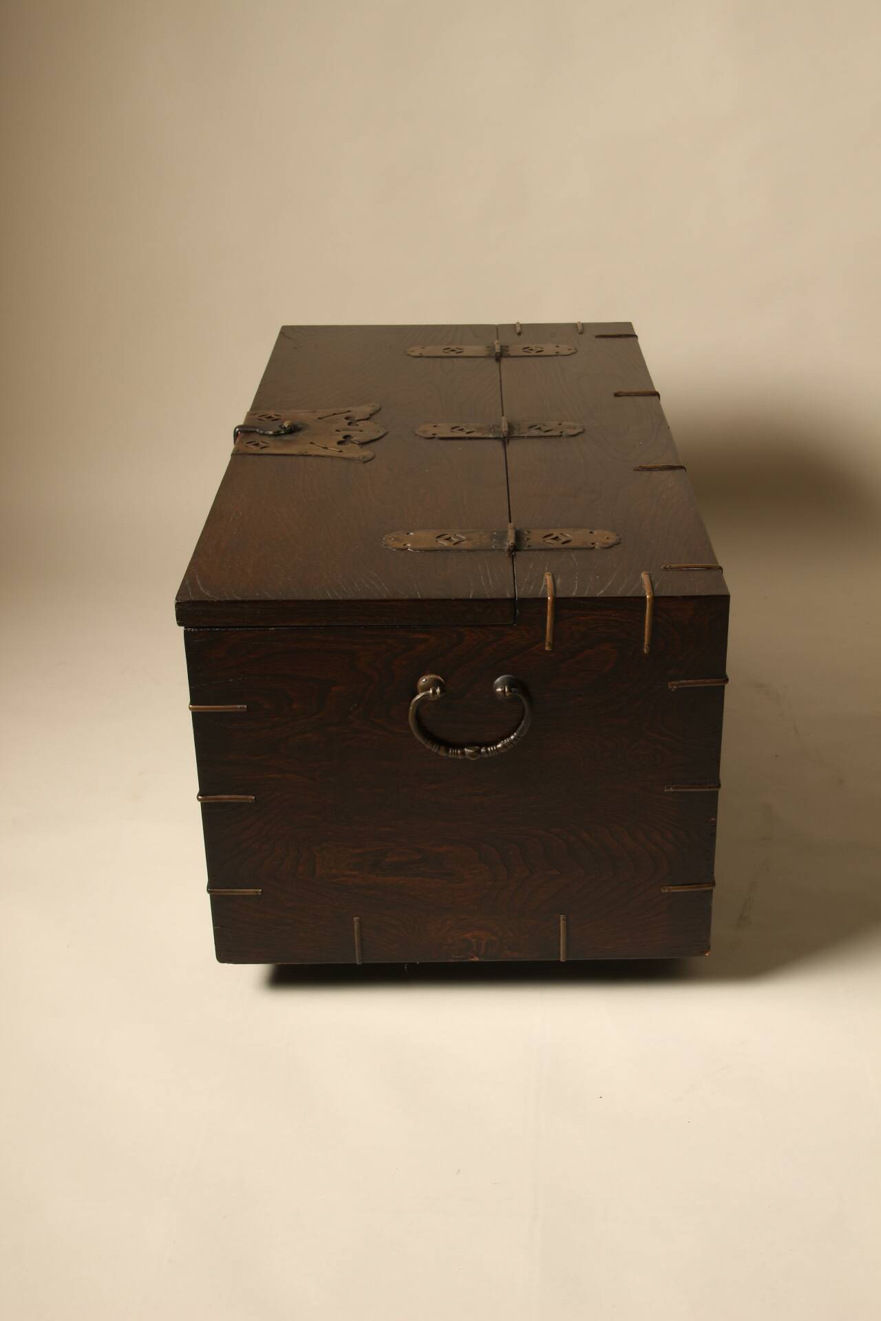 Korean chest enhanced with fittings
