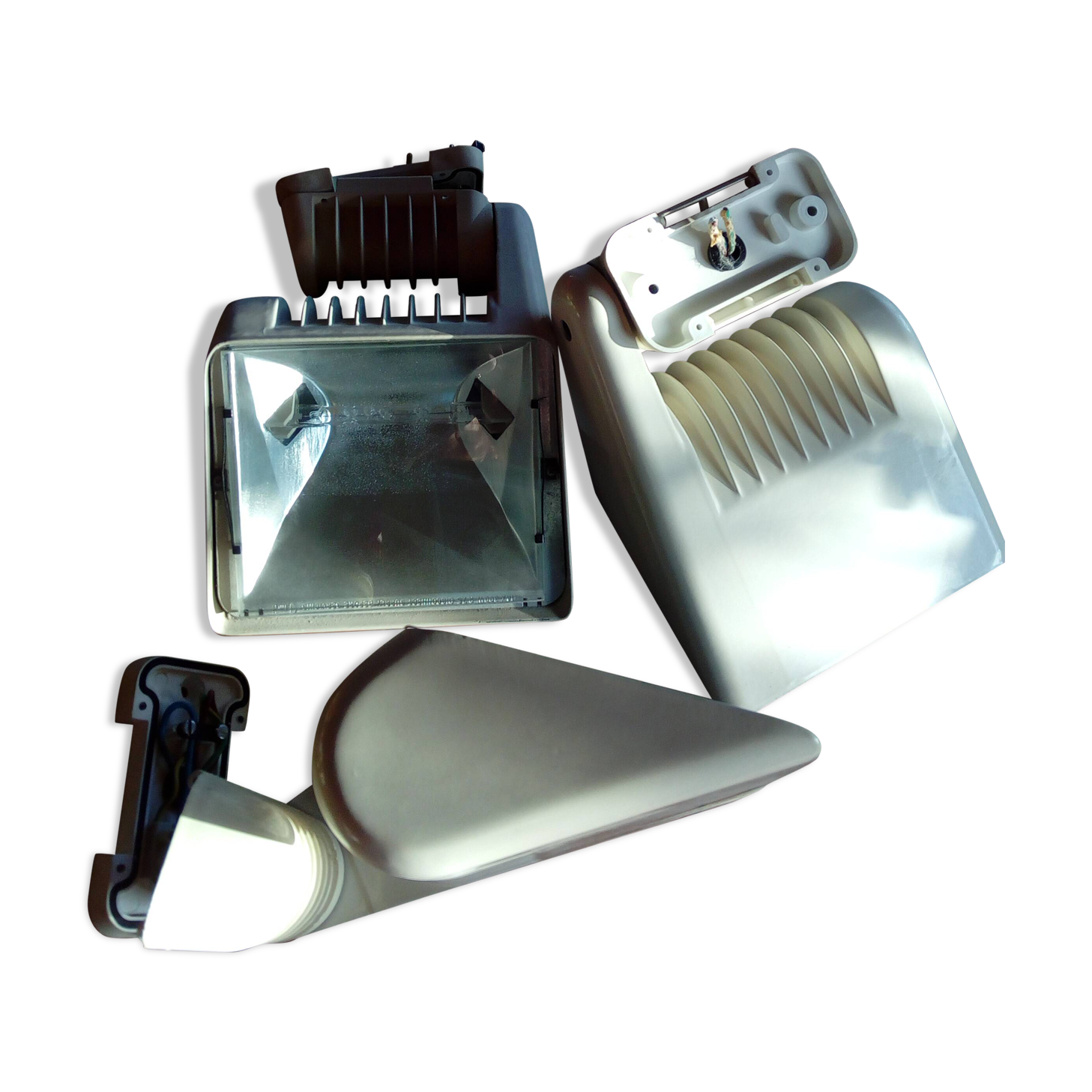 3 Vintage wall lights