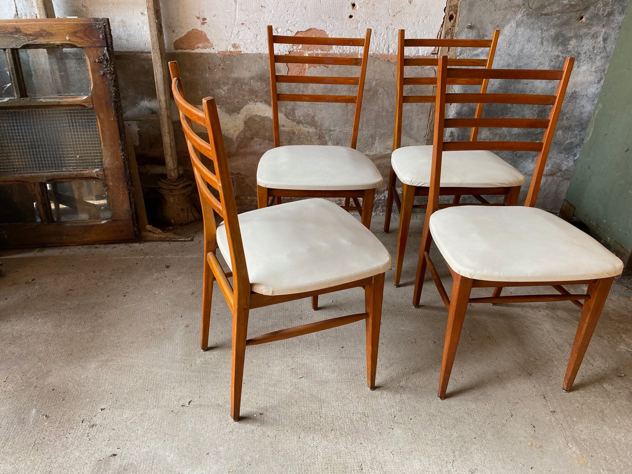 Set of 4 vintage an50 Scandinavian white chairs