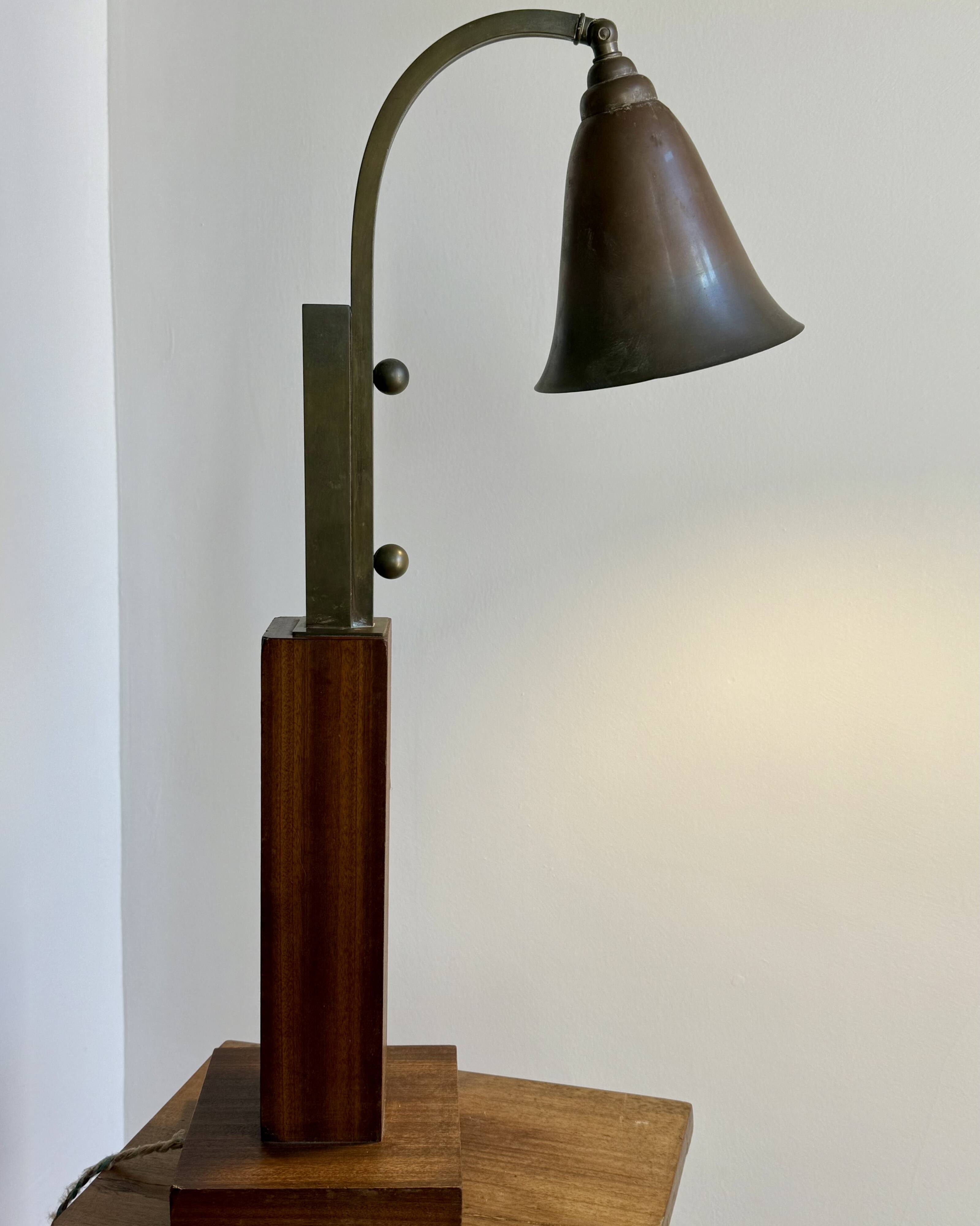 Art Deco table lamp in wood and brass