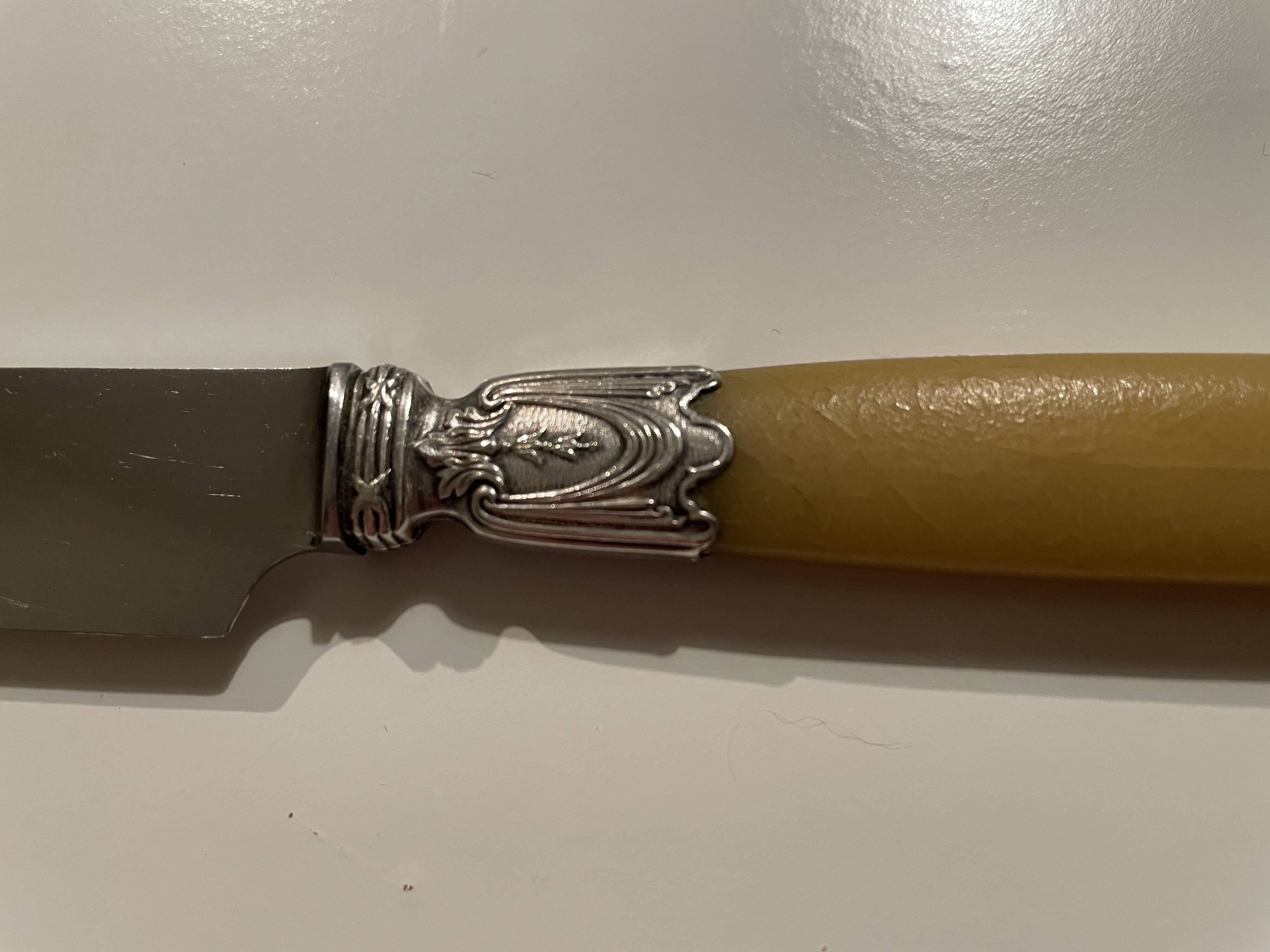 Bakelite handle knives from the 1950s