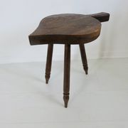 Tabouret brutaliste en bois massif