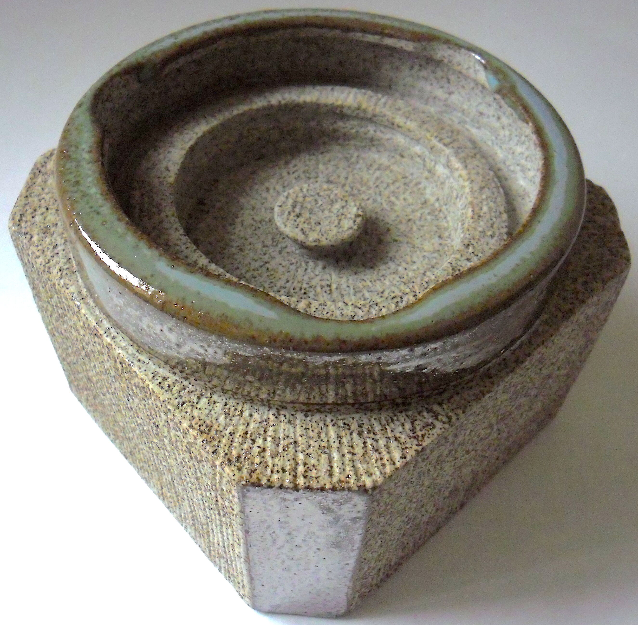 Pot à tabac en grès à émaillage métallescent par Lucien Brisoux (1878-1963)