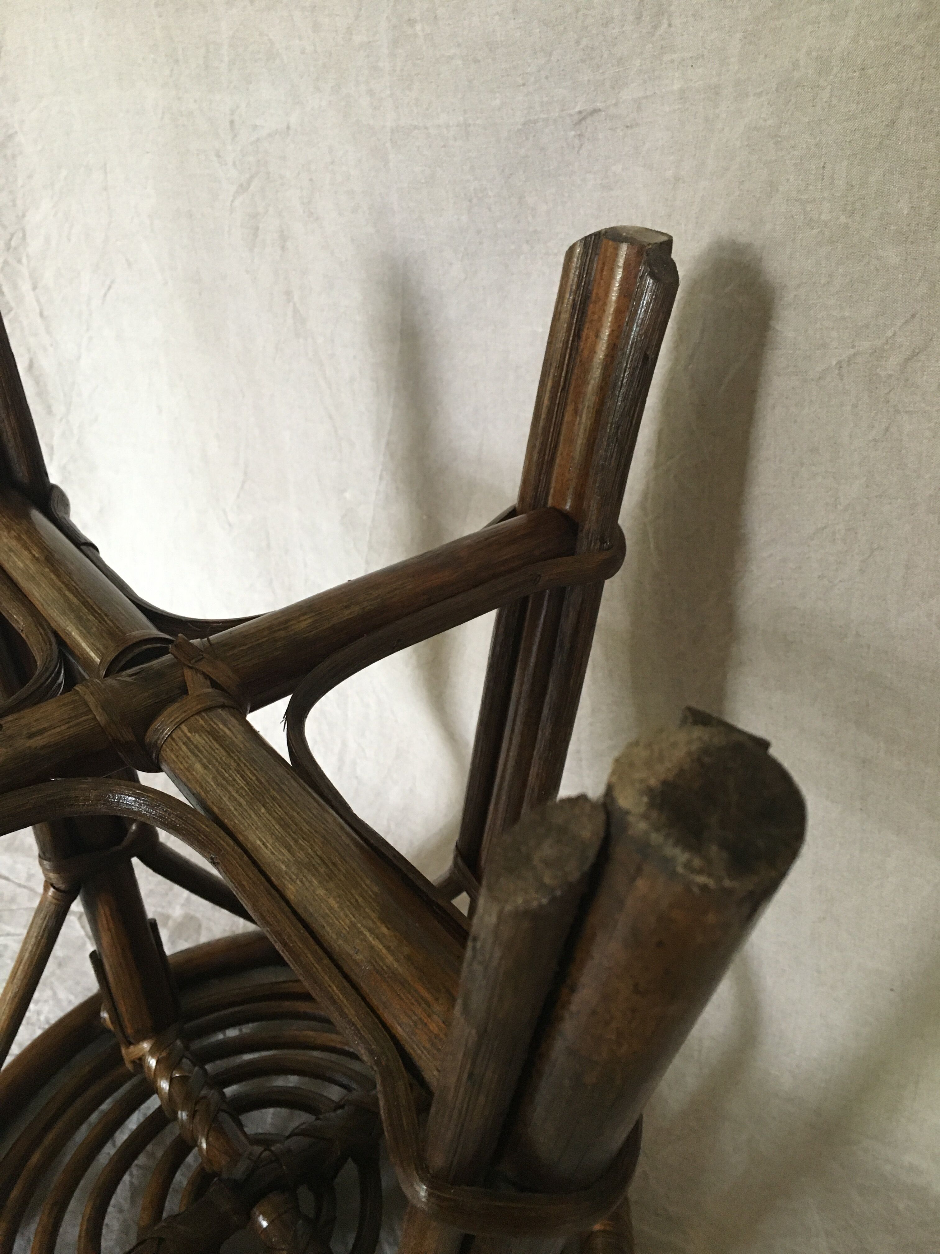 Vintage brown rattan tabout