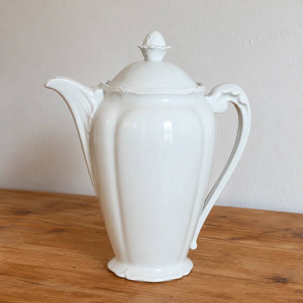 White porcelain coffee pot from Limoges – Former Royal Manufacture