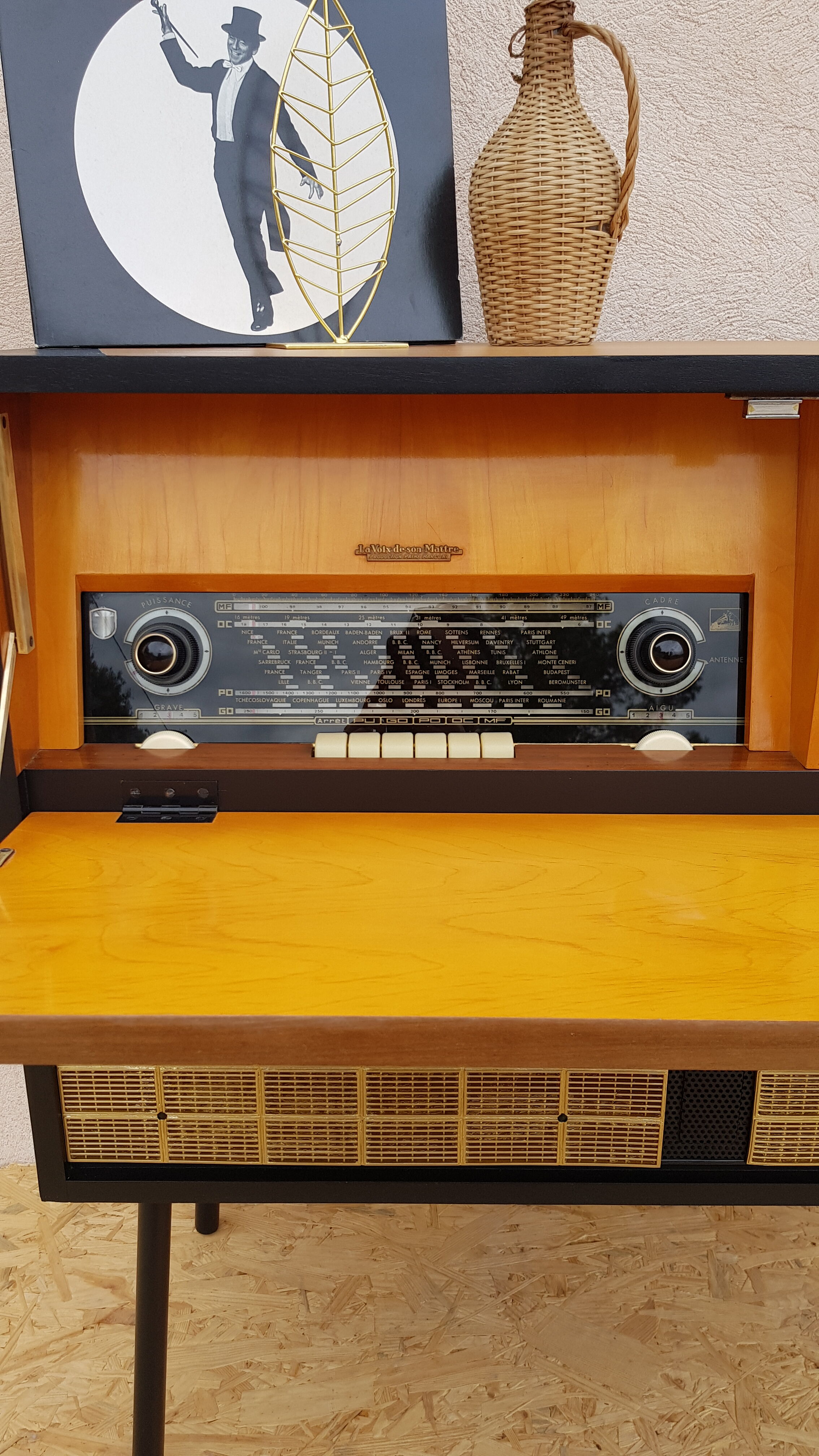 Vintage hifi radio cabinet the voice of his master