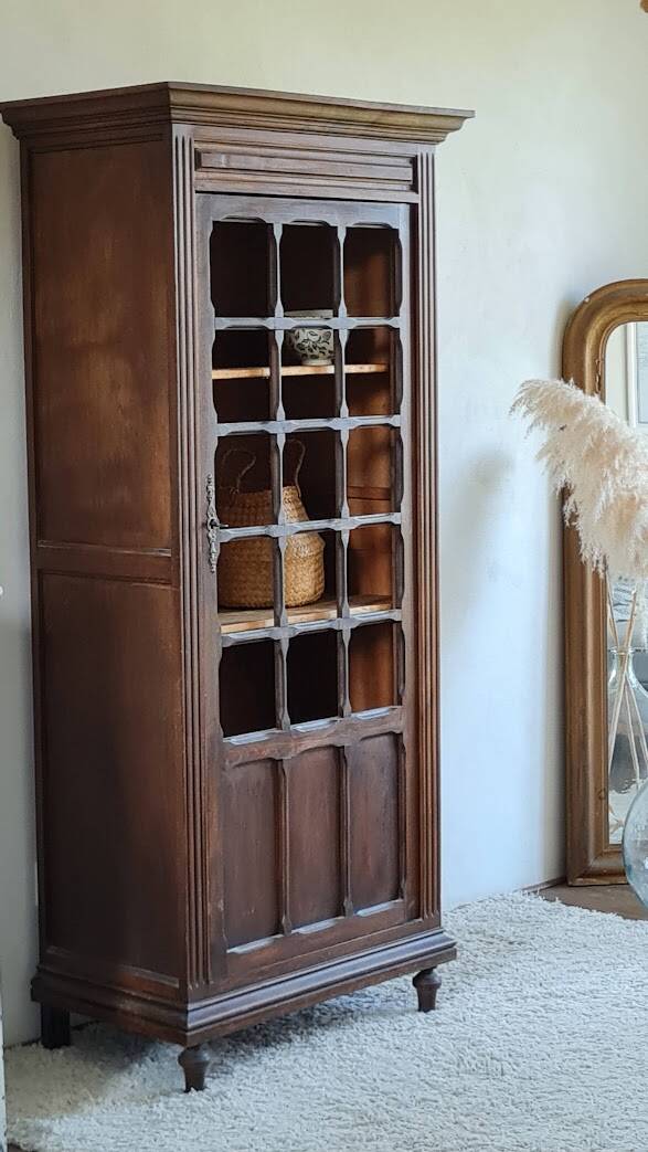 Parisian wardrobe - showcase spirit