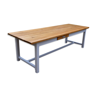 Farm table