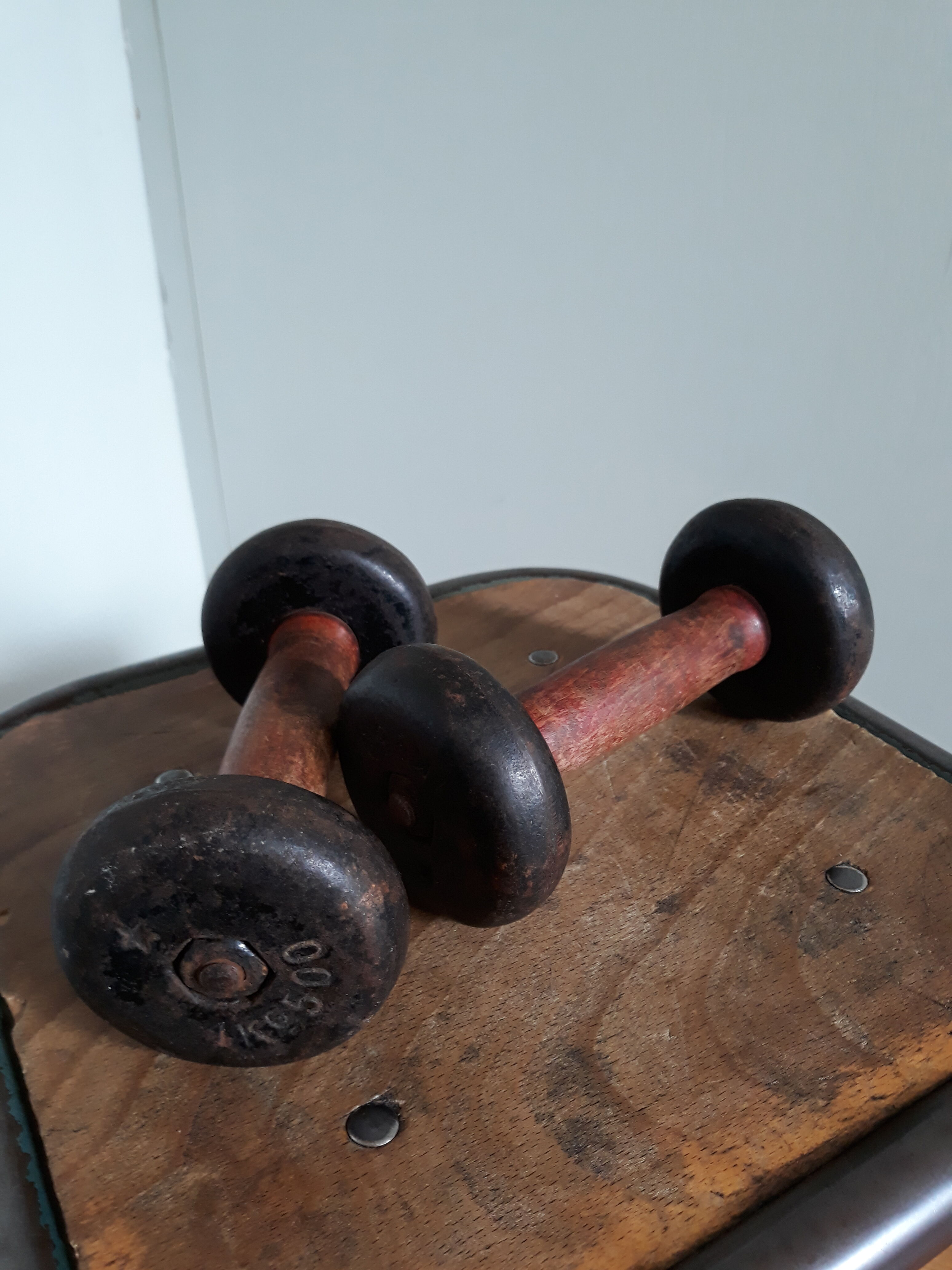 Pair of dumbbells wood and cast iron weight 1.5 kg
