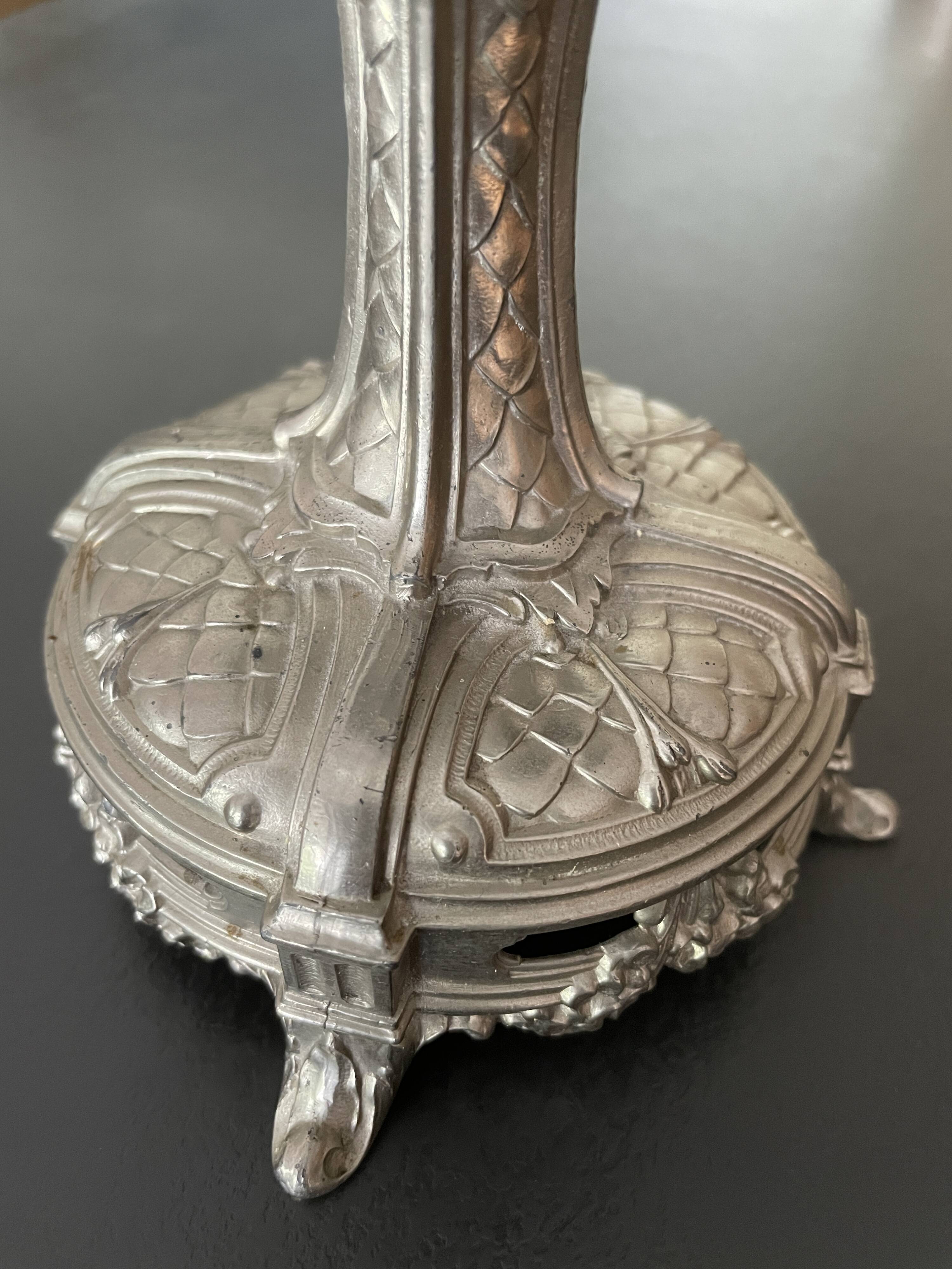 Free-standing fruit bowl