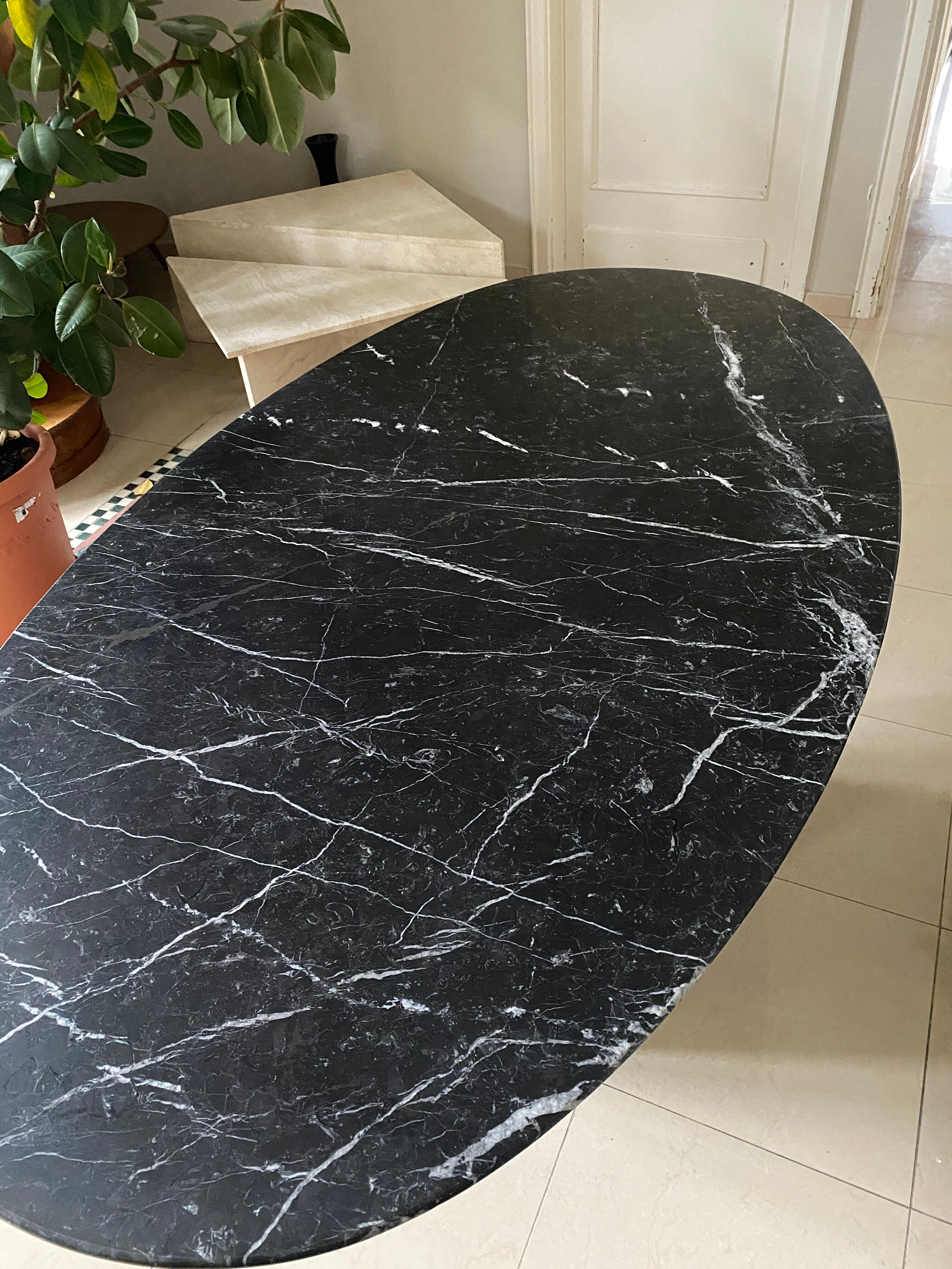 Table à manger en marbre nero marquina 1970 vintage italie