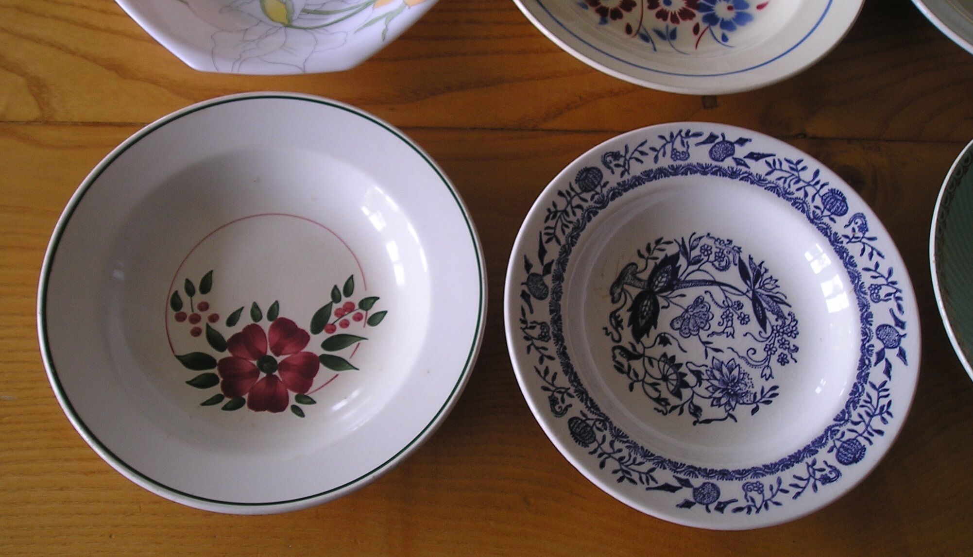 Set of 12 different hollow plates