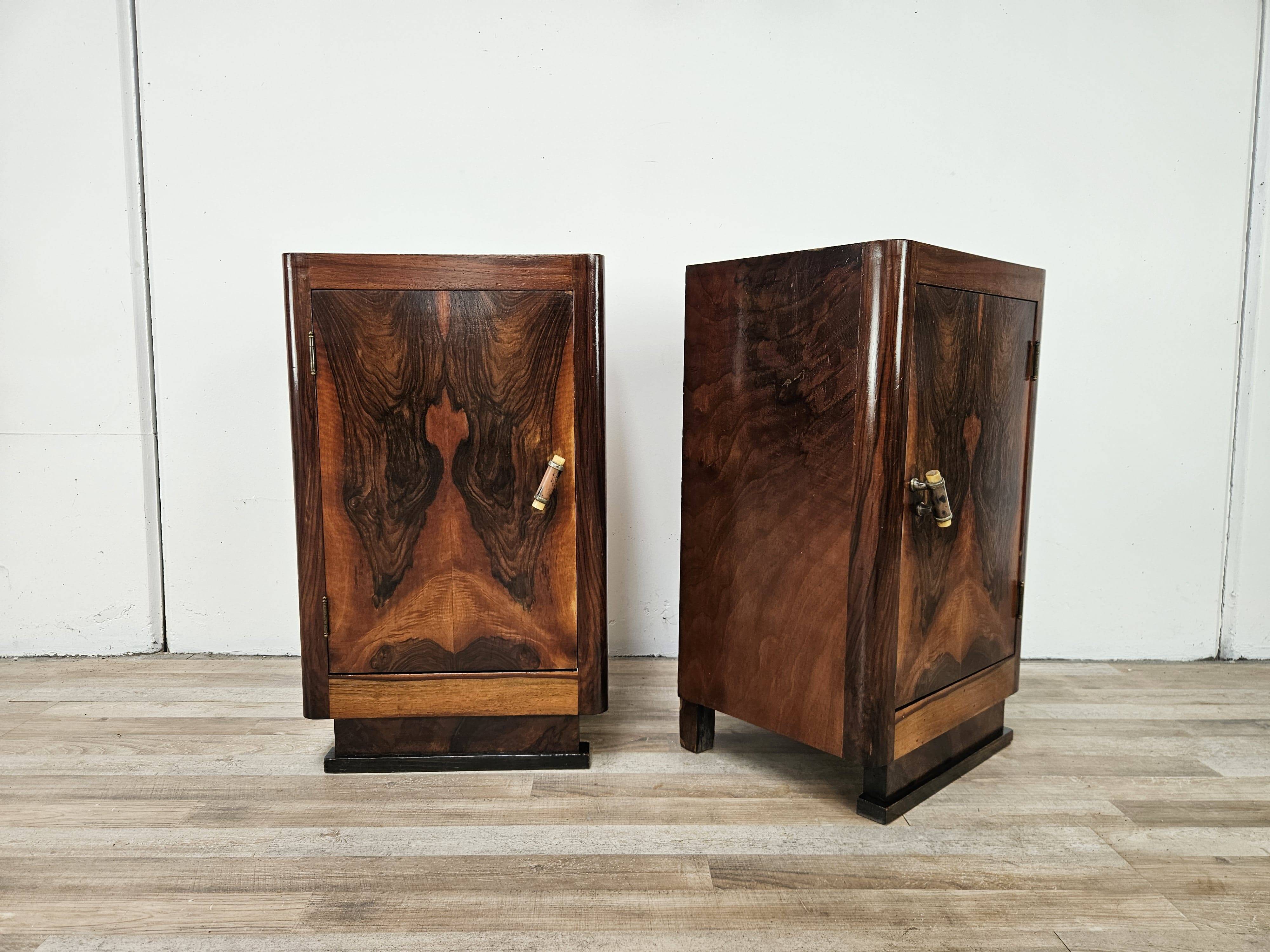 Pair of 1930s Art Deco bedside tables in walnut burl with marble top