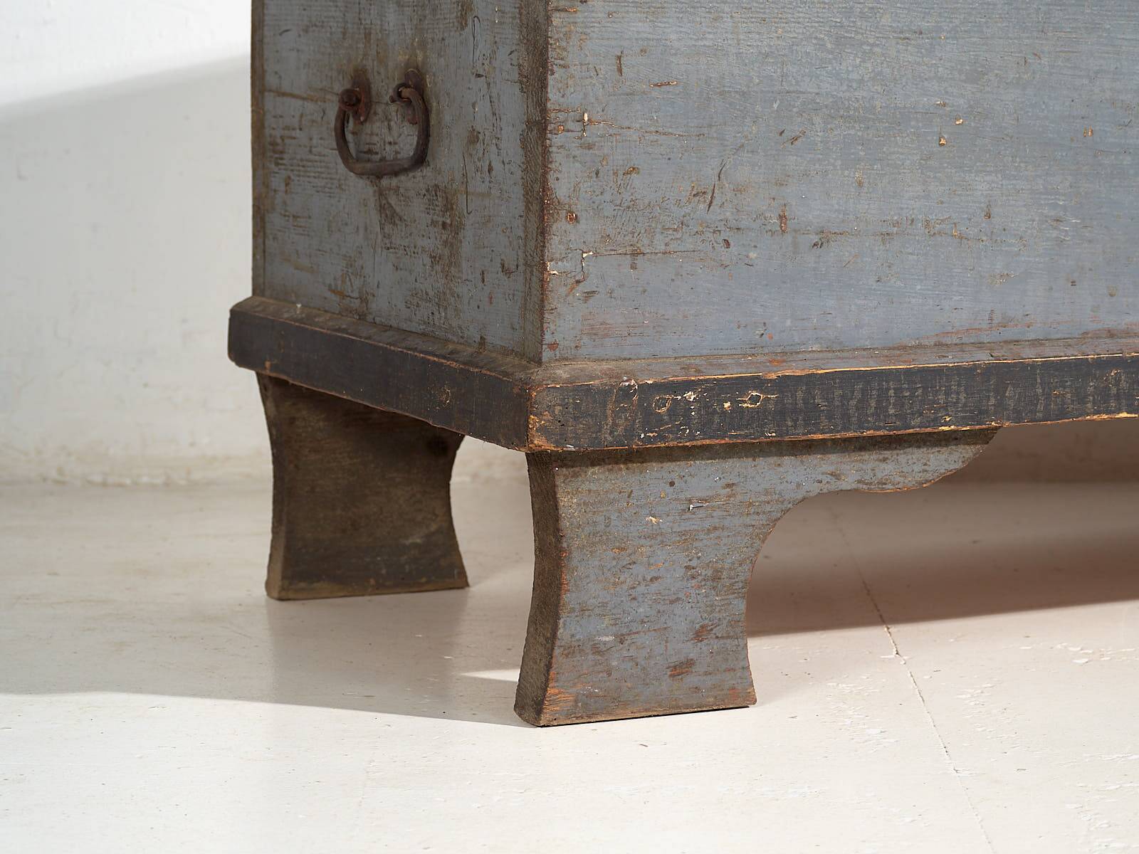 Antique wooden trunk with original lock (c.1900) #16