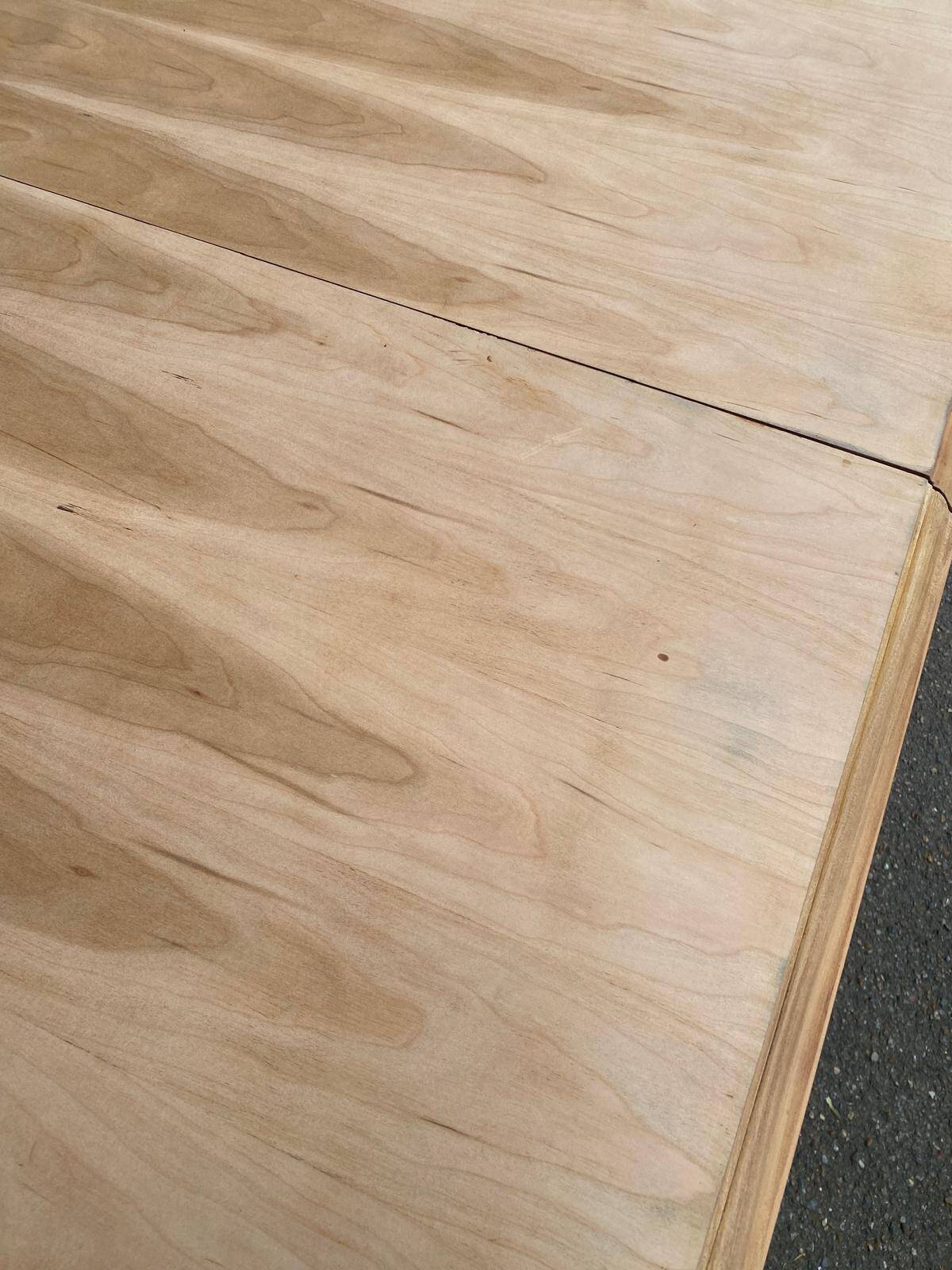 Round extendable farmhouse dining table, stripped, Louis XIII style from the 1960s.