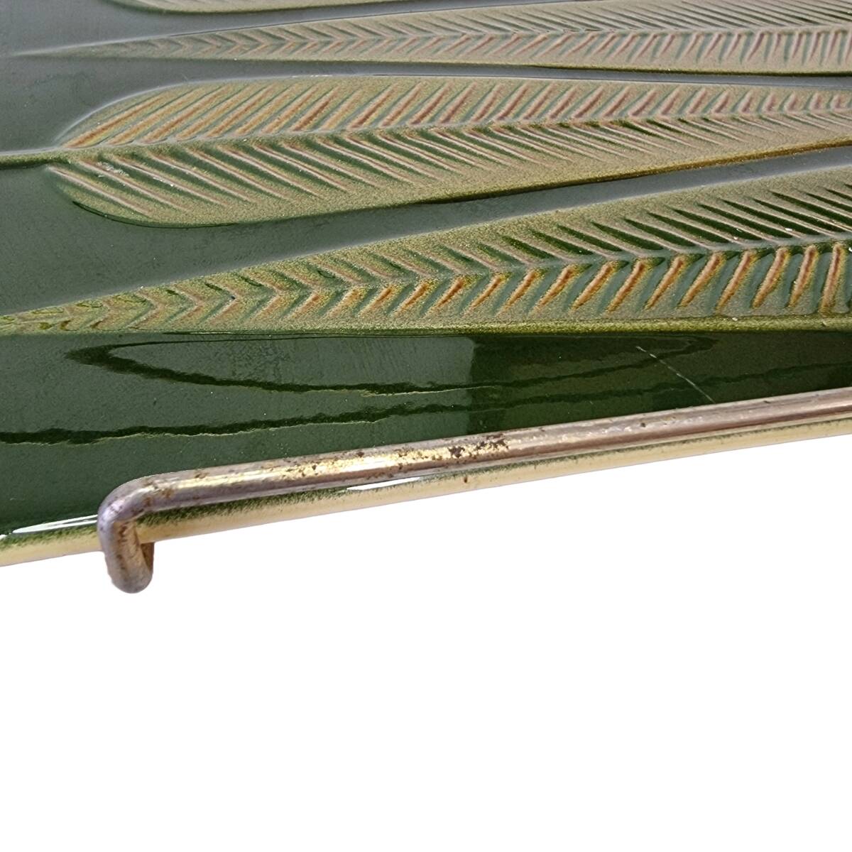 Plat de service vintage St. Clément dans son support, années 1950