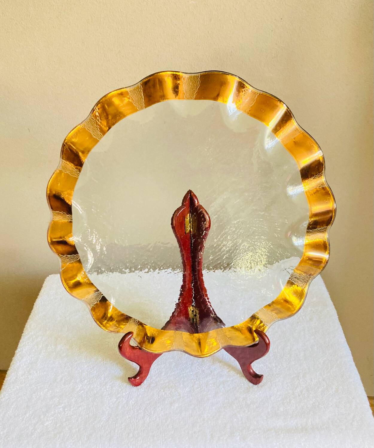 Dish signed Annie Glass 38/31 made in USA wavy edge gilded with 24k fine gold