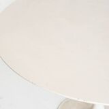Vintage round table with tulip foot by Maurice Burke for Arkana. Aluminum + lacquered wood. United Kingdom, 60