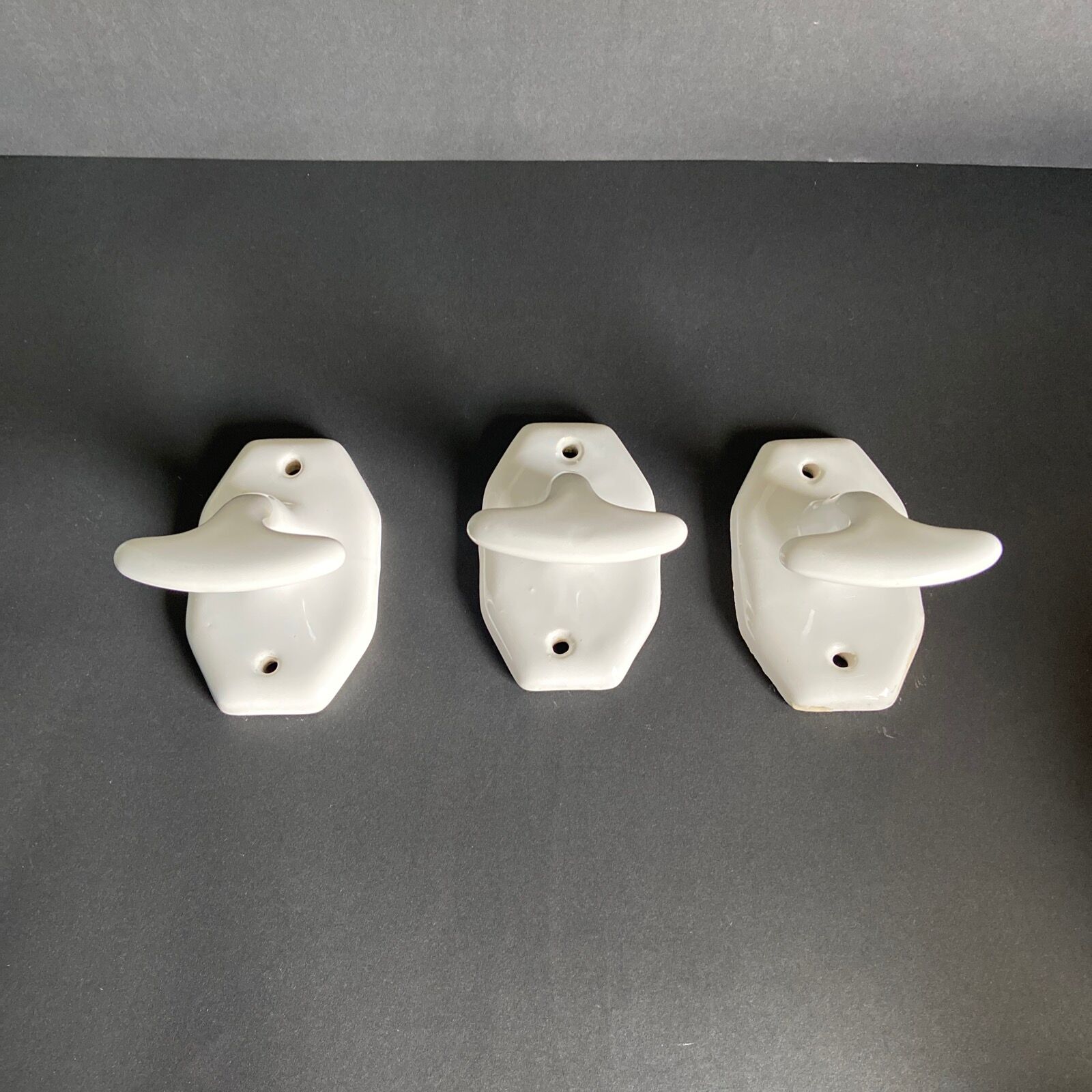 Set of 3 porcelain hooks
