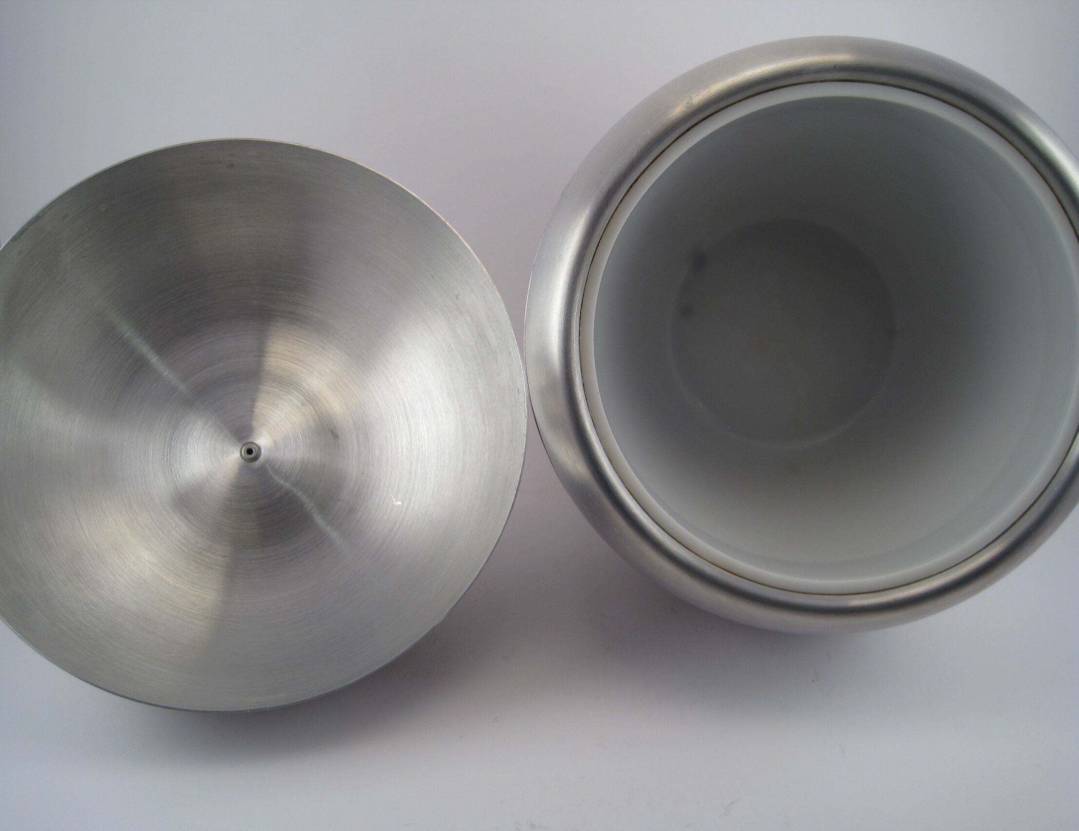 Seau à glace vintage made in Italy en aluminium phytomorphe forme de pomme