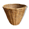 Wicker basket with twisted edges